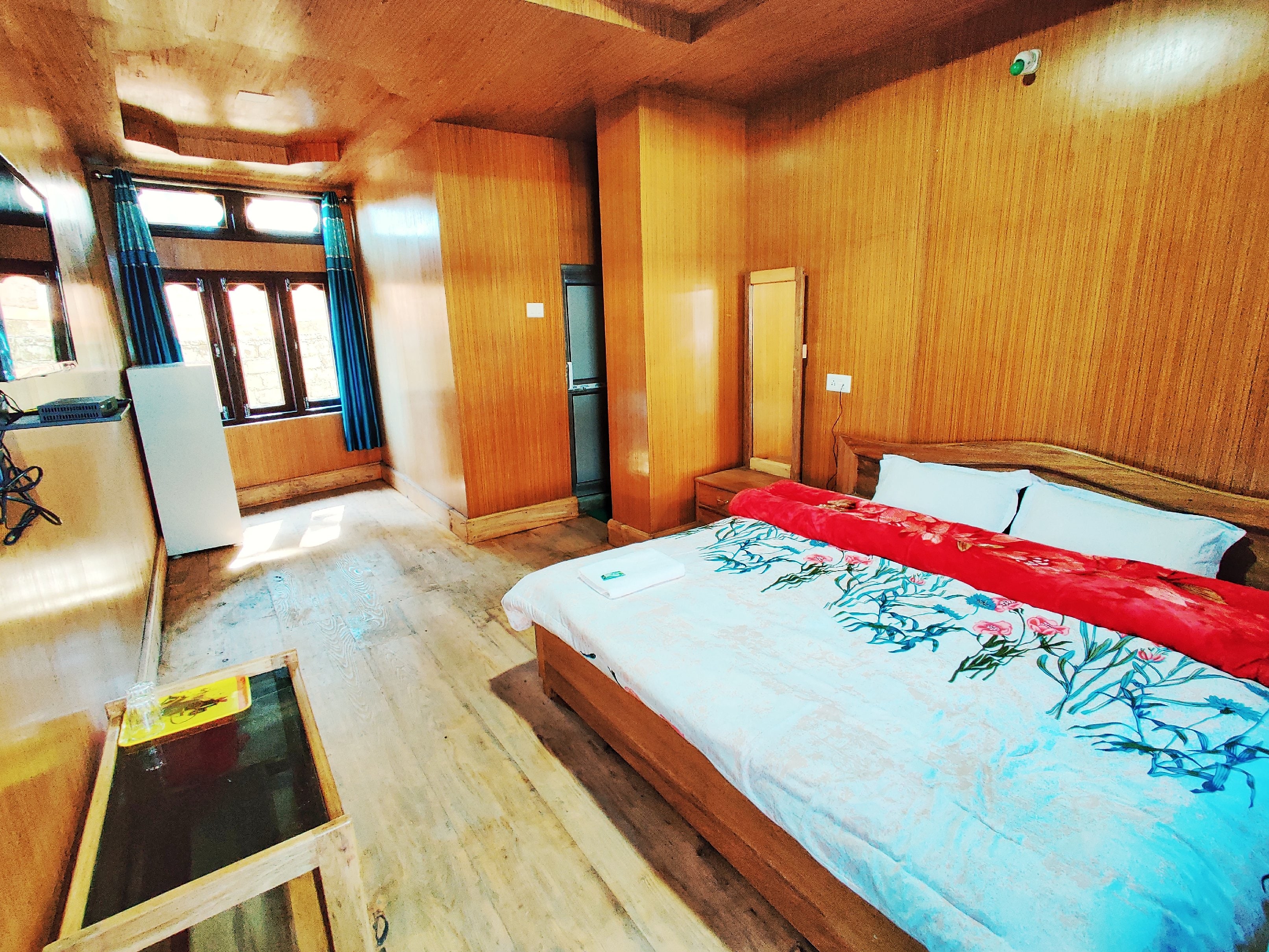 Hotel Tawang Centre Point - Tap to explore photos