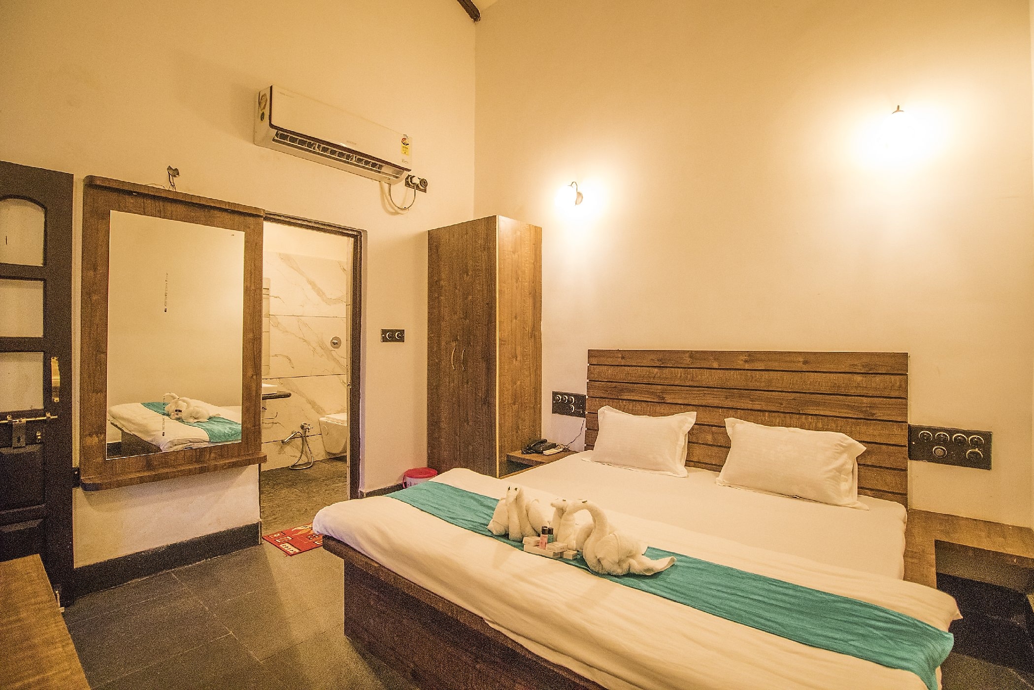 WOW STAYZ2  Pachmarhi  Ecotel - Tap to explore photos