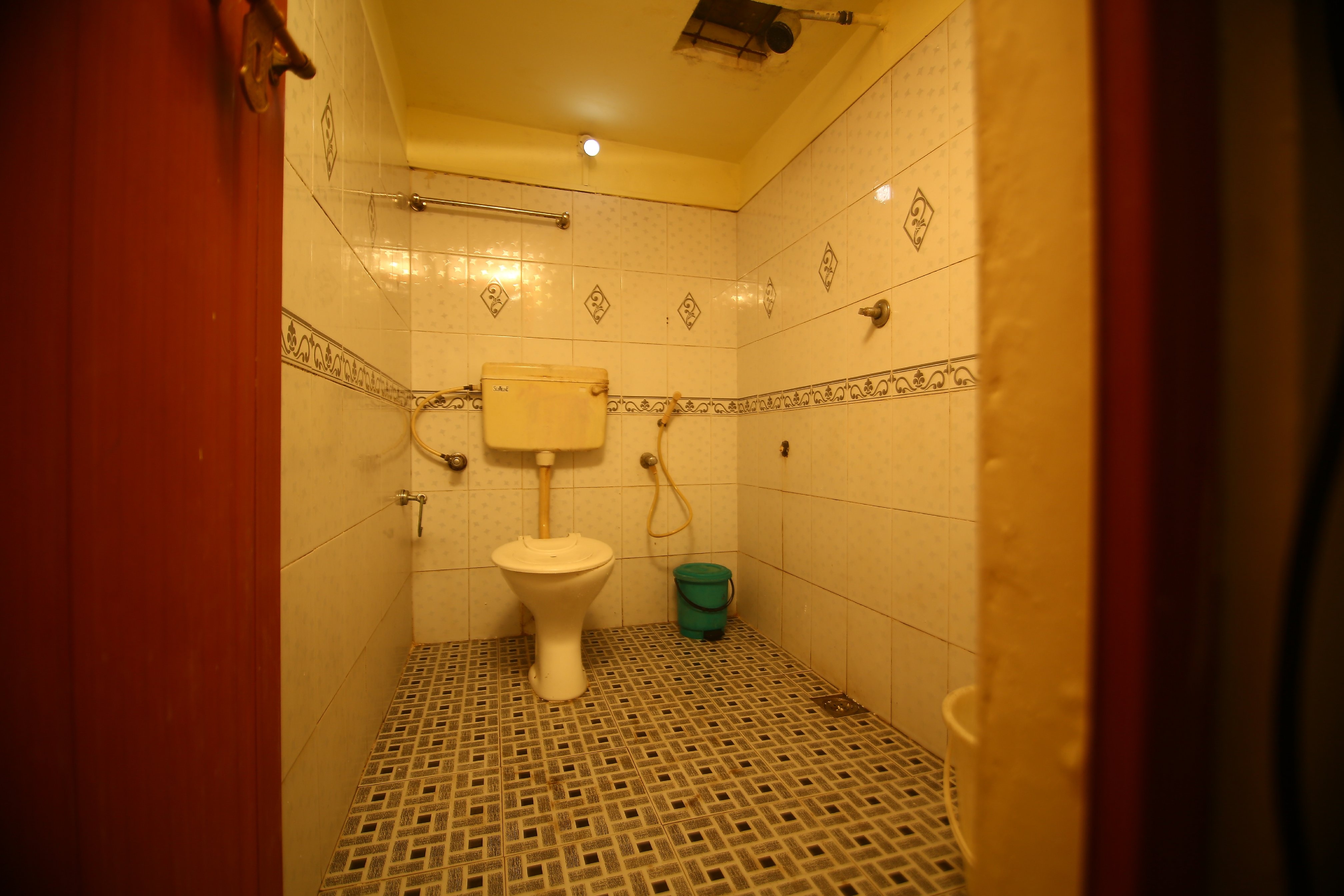 Royal Holidays Homestay - Tap to explore photos
