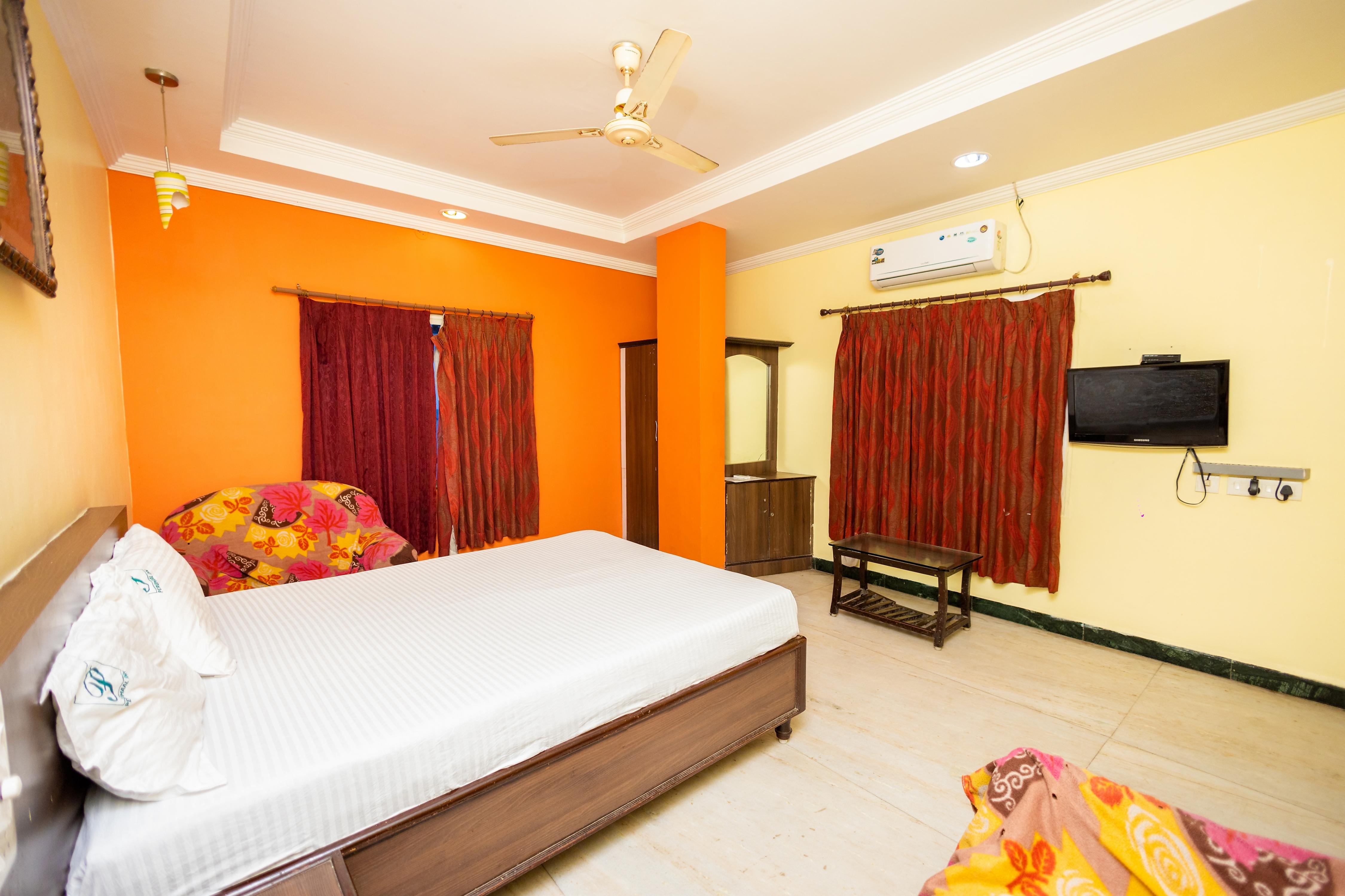 SHRI Perumal Inn - Pondy - Tap to explore photos