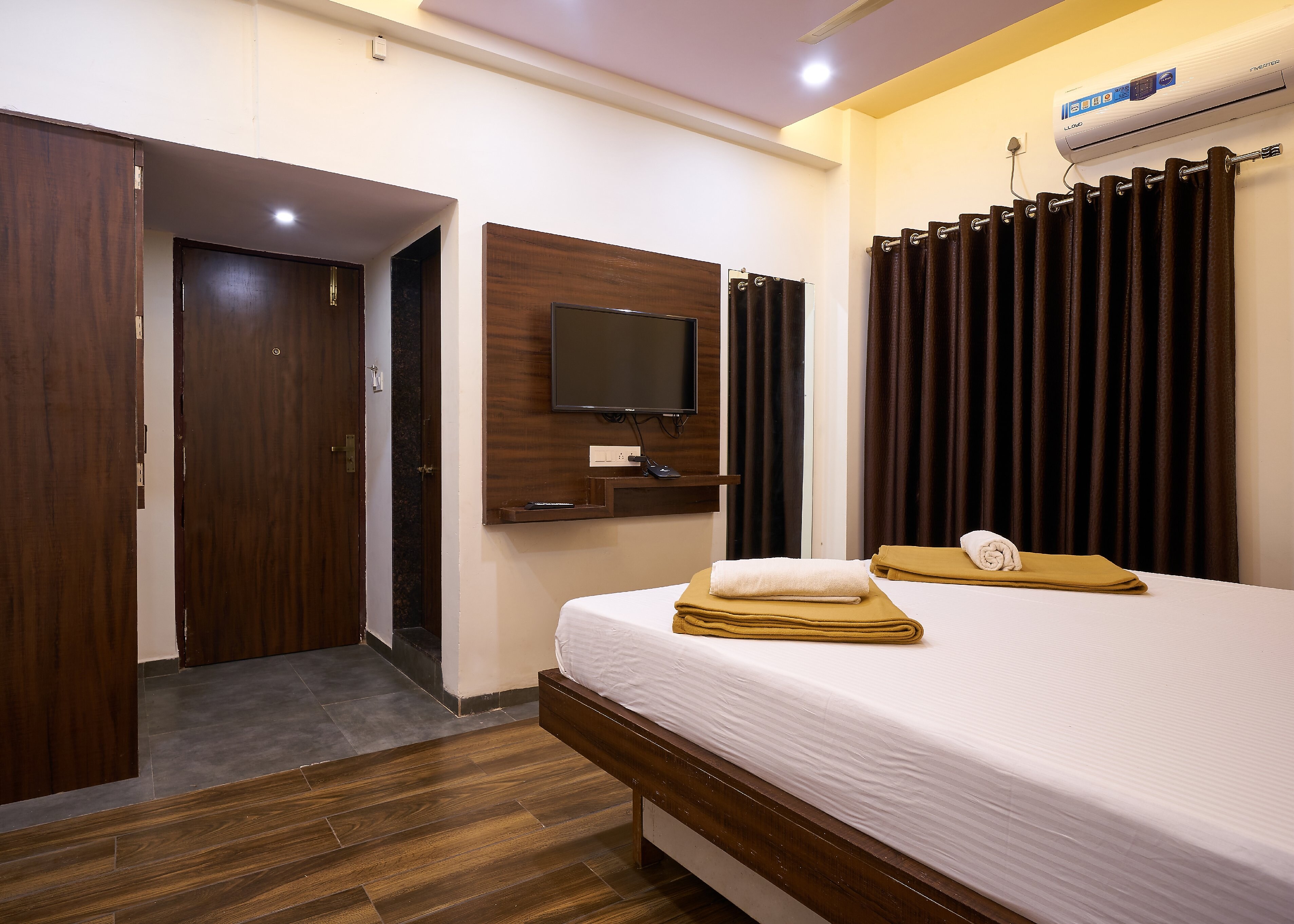 Hotel Ranjan Deluxe 5
