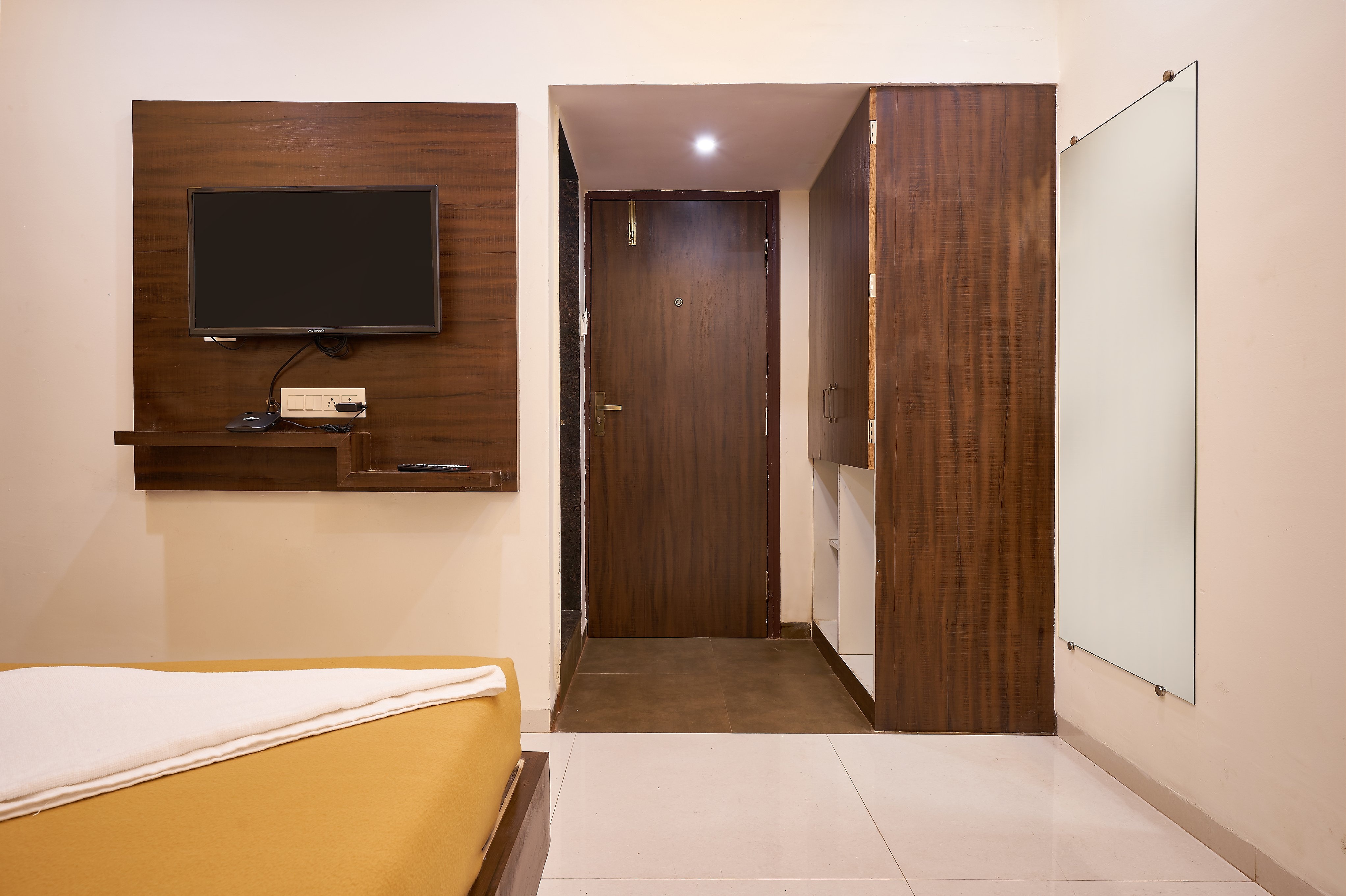Hotel Ranjan Deluxe - Tap to explore photos
