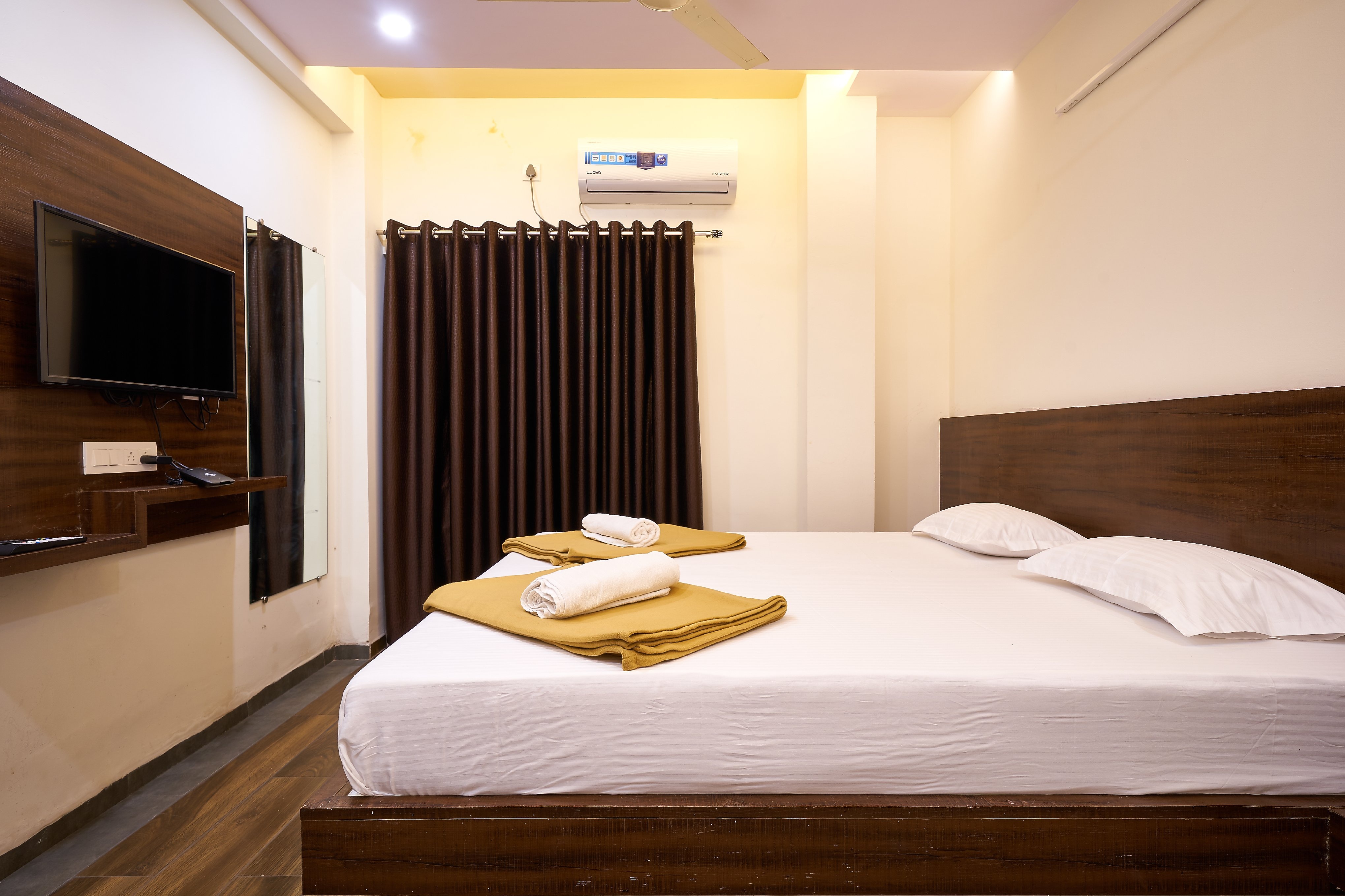Deluxe Room Non AC 1