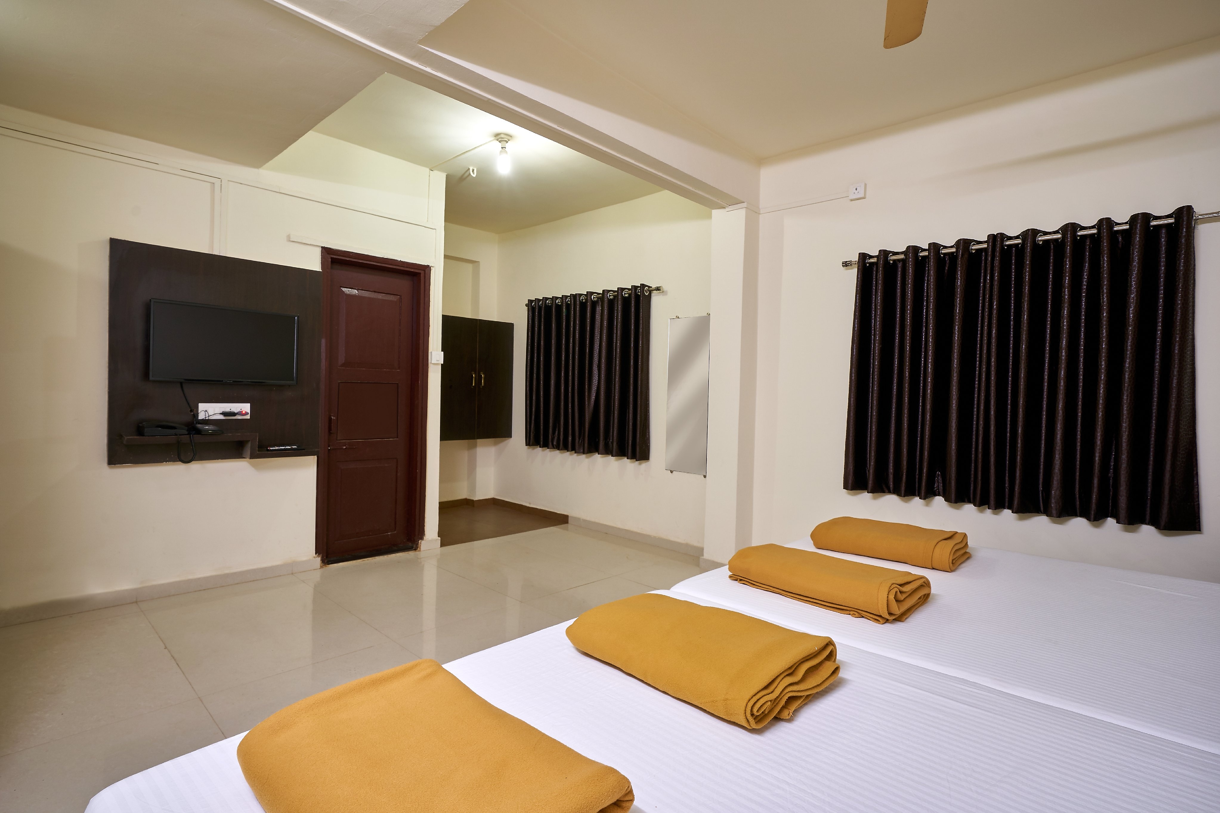Hotel Ranjan Deluxe 4