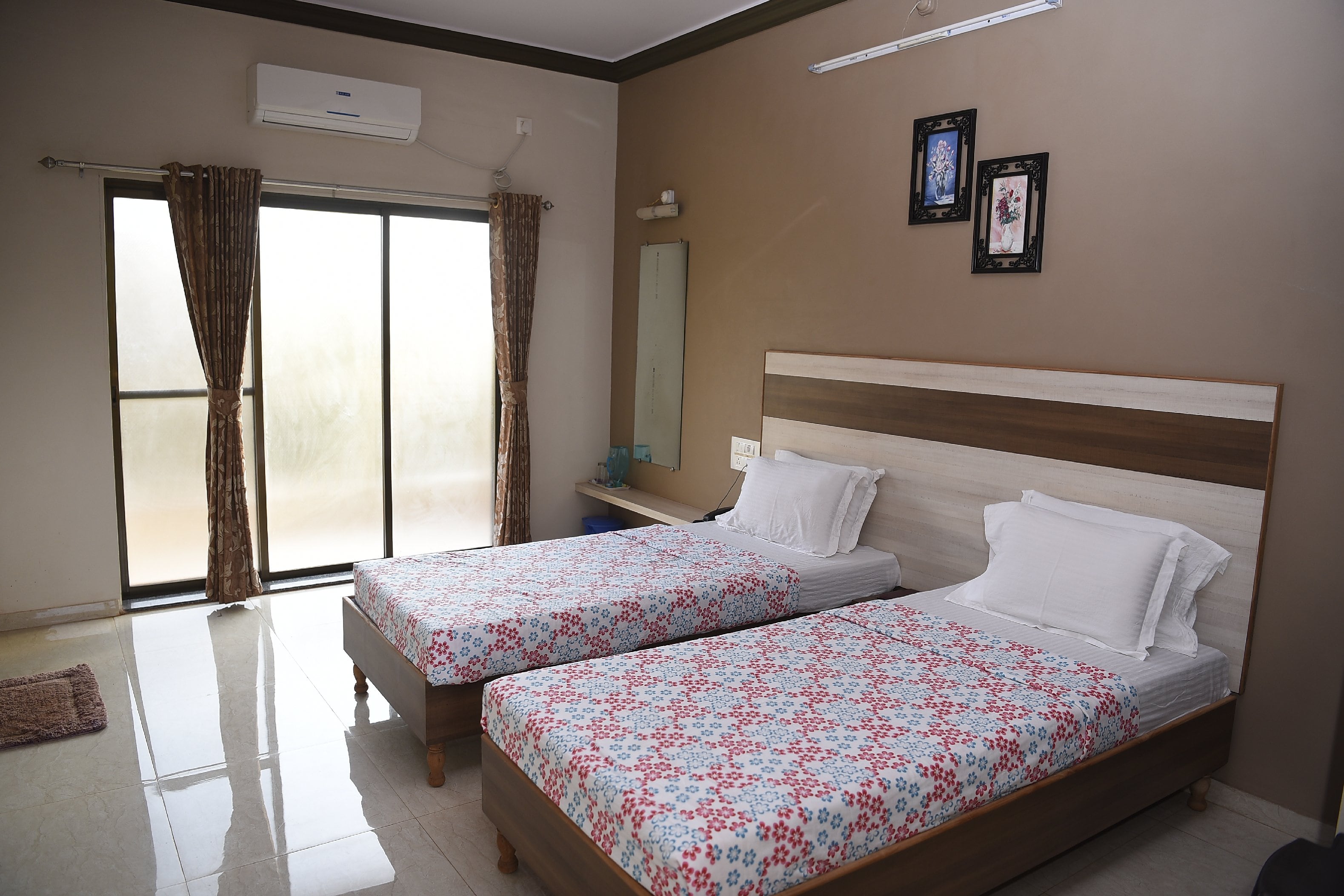 Hotel Abhishek 4