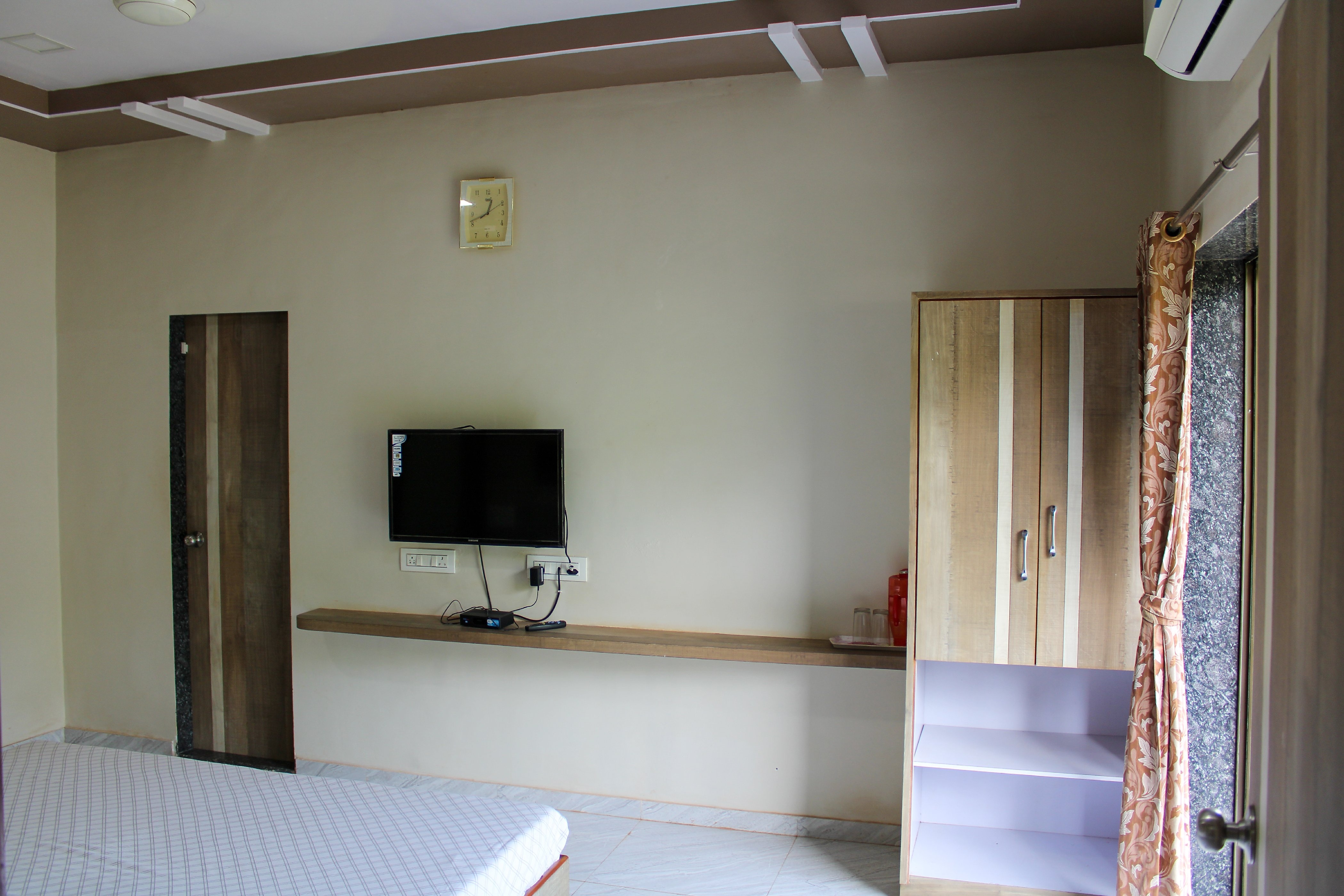 Hotel Abhishek 5