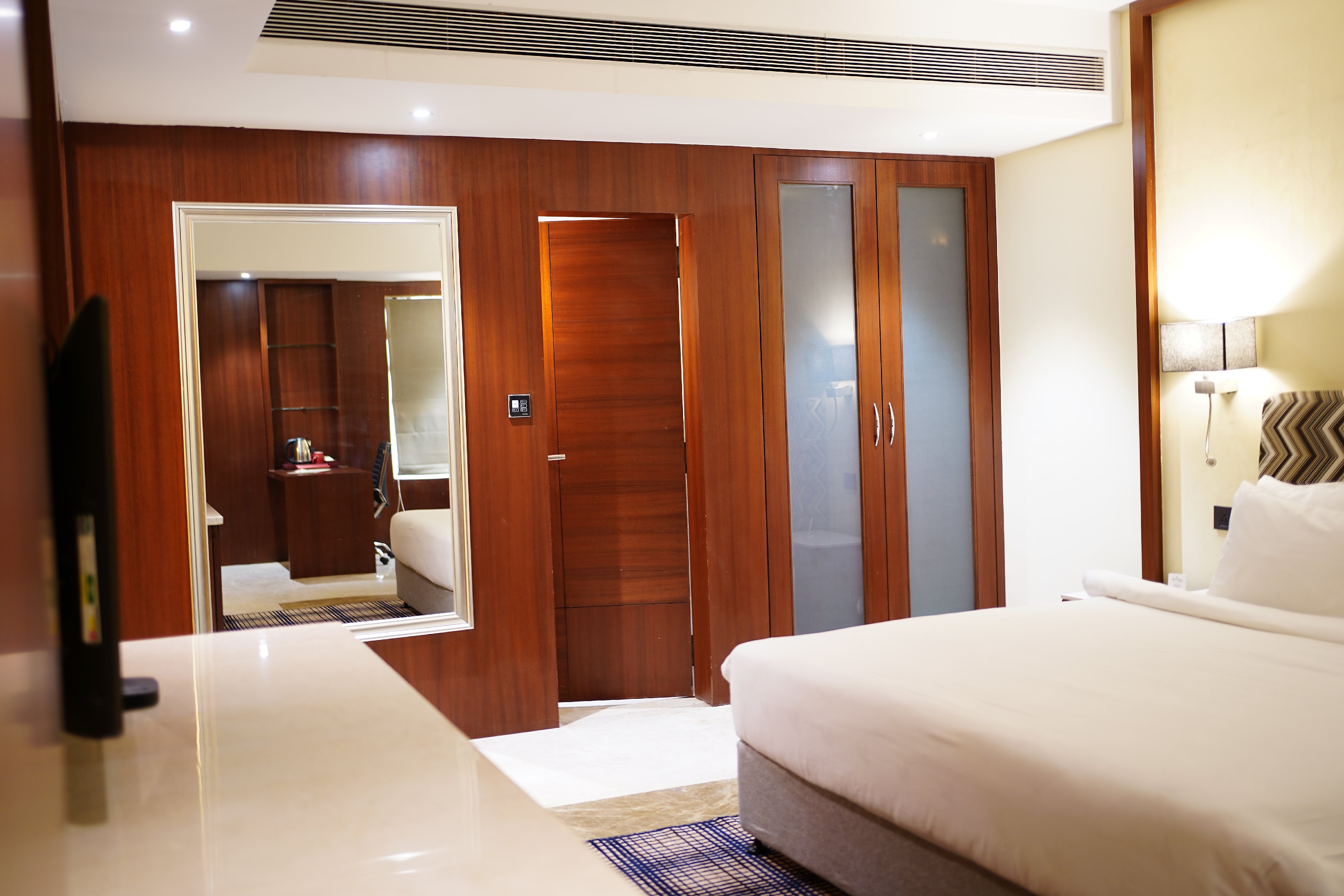 Hotel Babylon Capital 𝗕𝗢𝗢𝗞 Raipur, Chhattisgarh Hotel