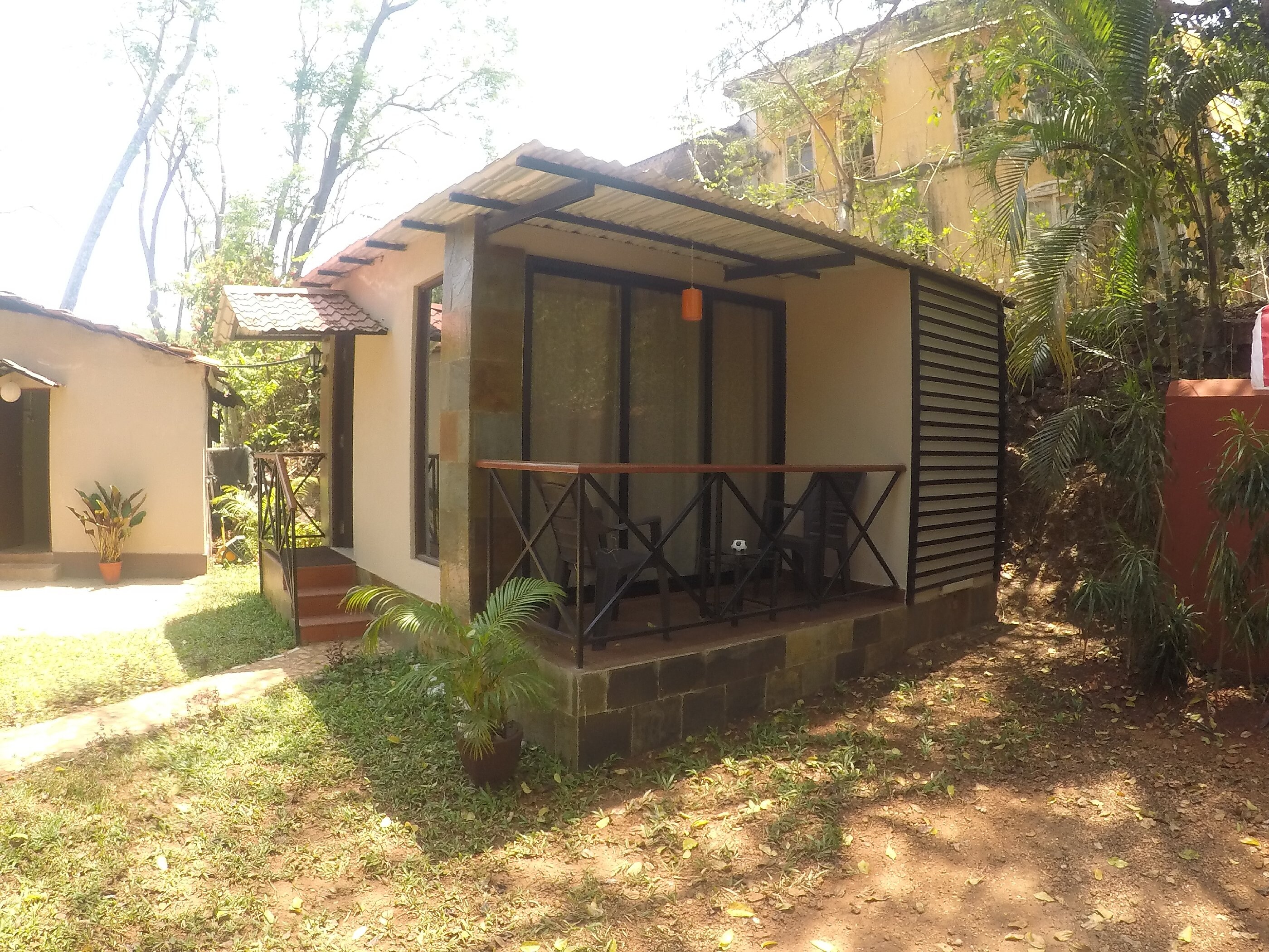 ENIYI Cozy Backyard cottage in saligao - Tap to explore photos