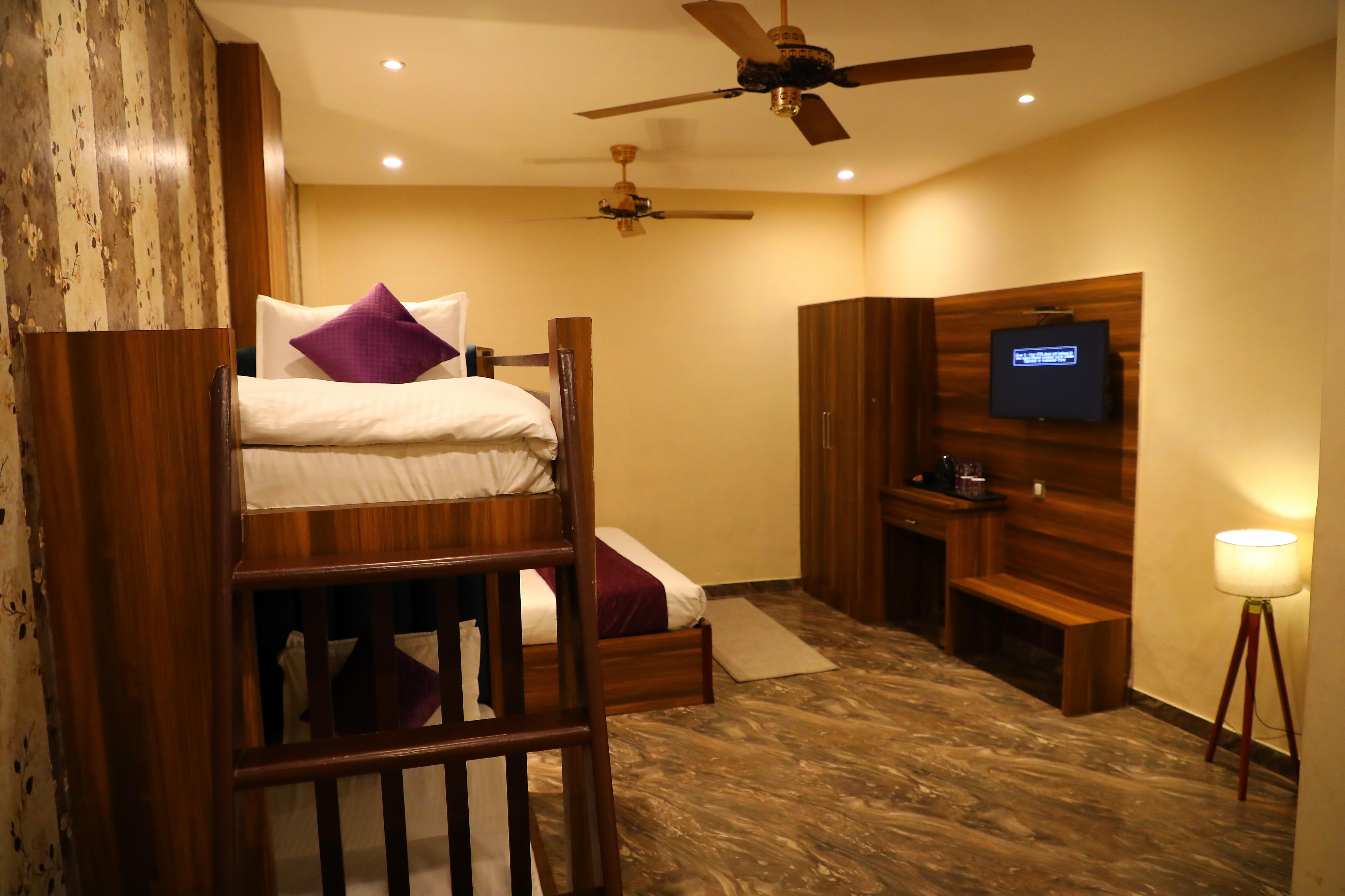 Perfectstayz Premium @ Harkipauri Road - Tap to explore photos