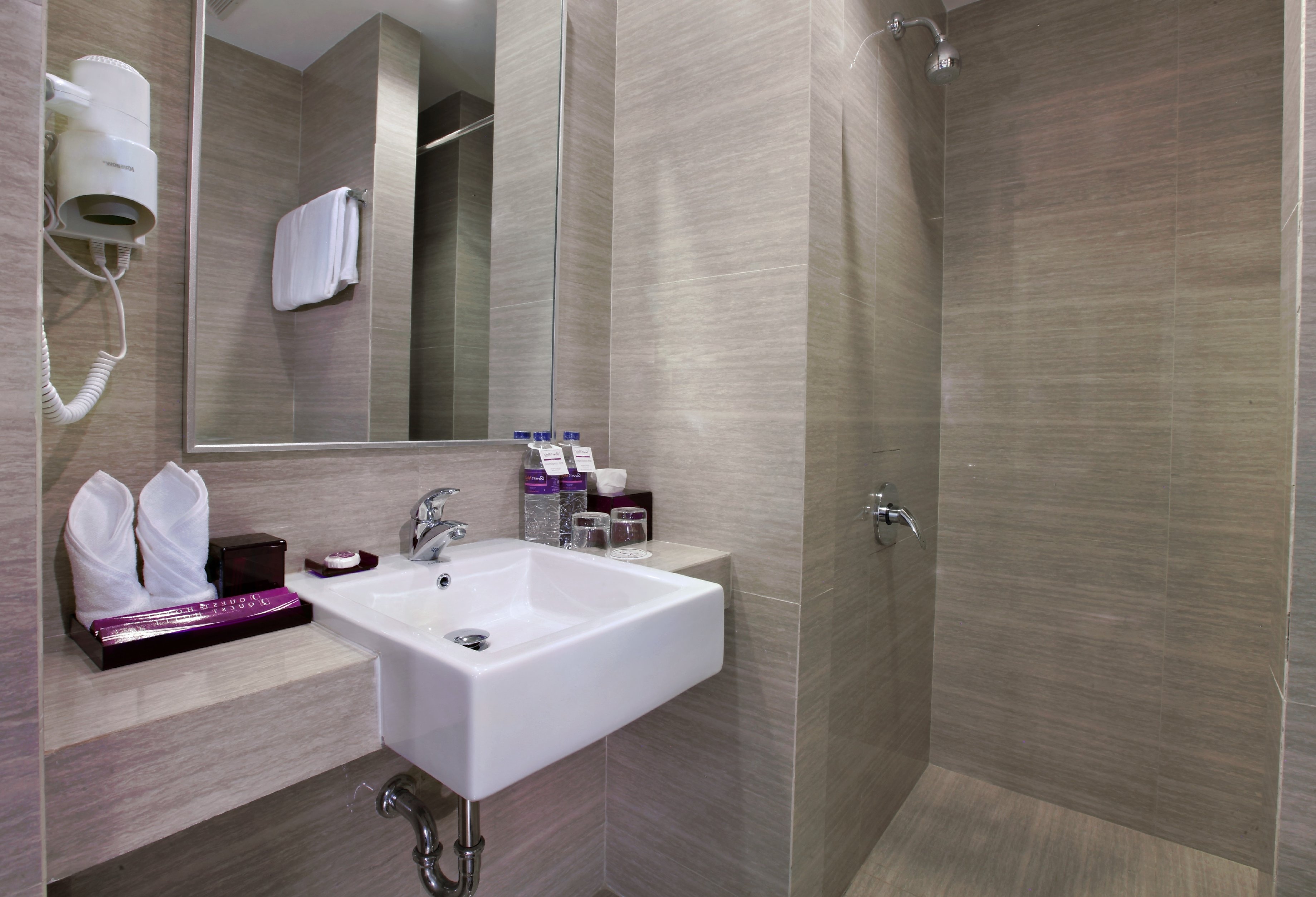 Quest Hotel Balikpapan - Tap to explore photos