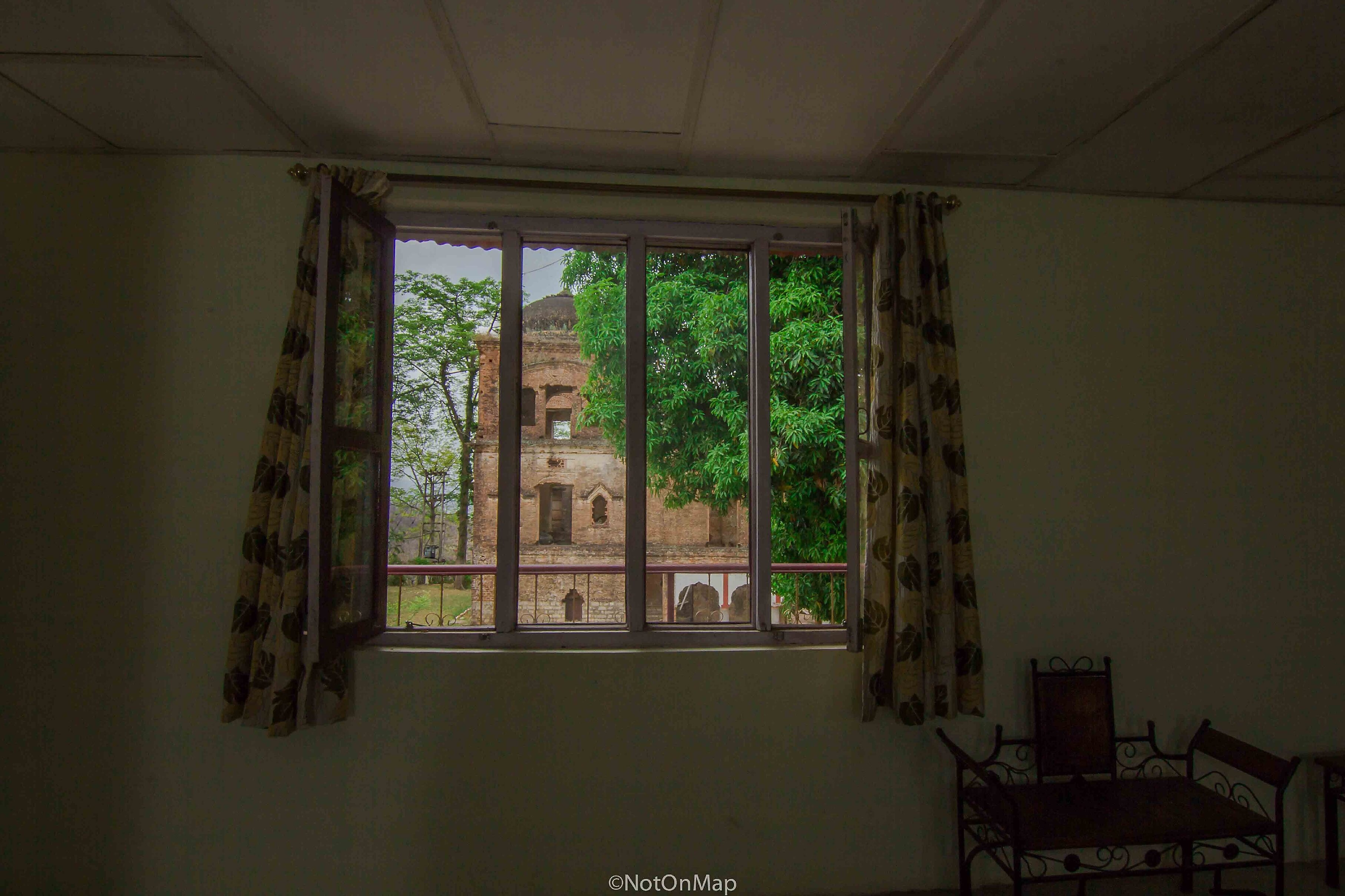 NotOnMap - 1870 Heritage House - Tap to explore photos