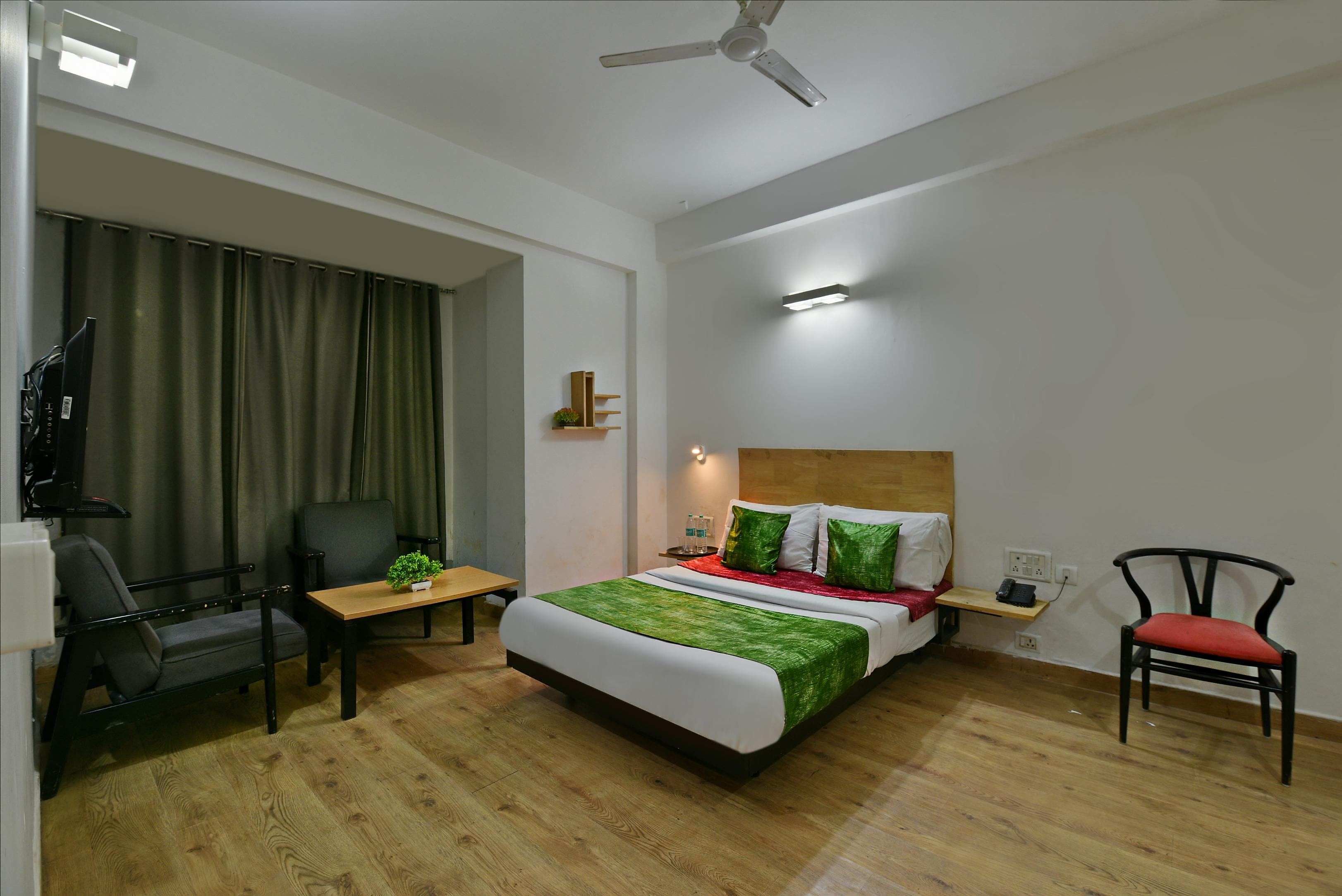 Hotel Admire Inn Noida Sector-51 - Tap to explore photos