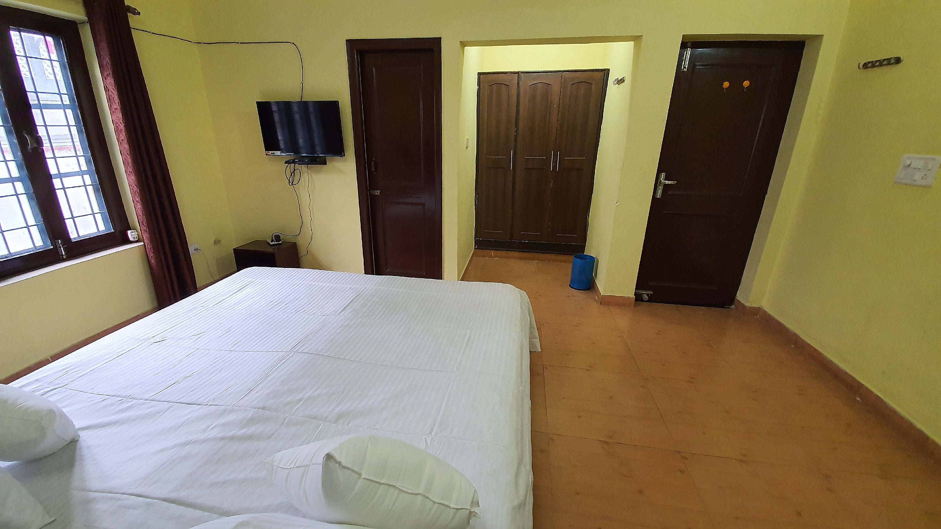 Travelholic Homestay - Tap to explore photos