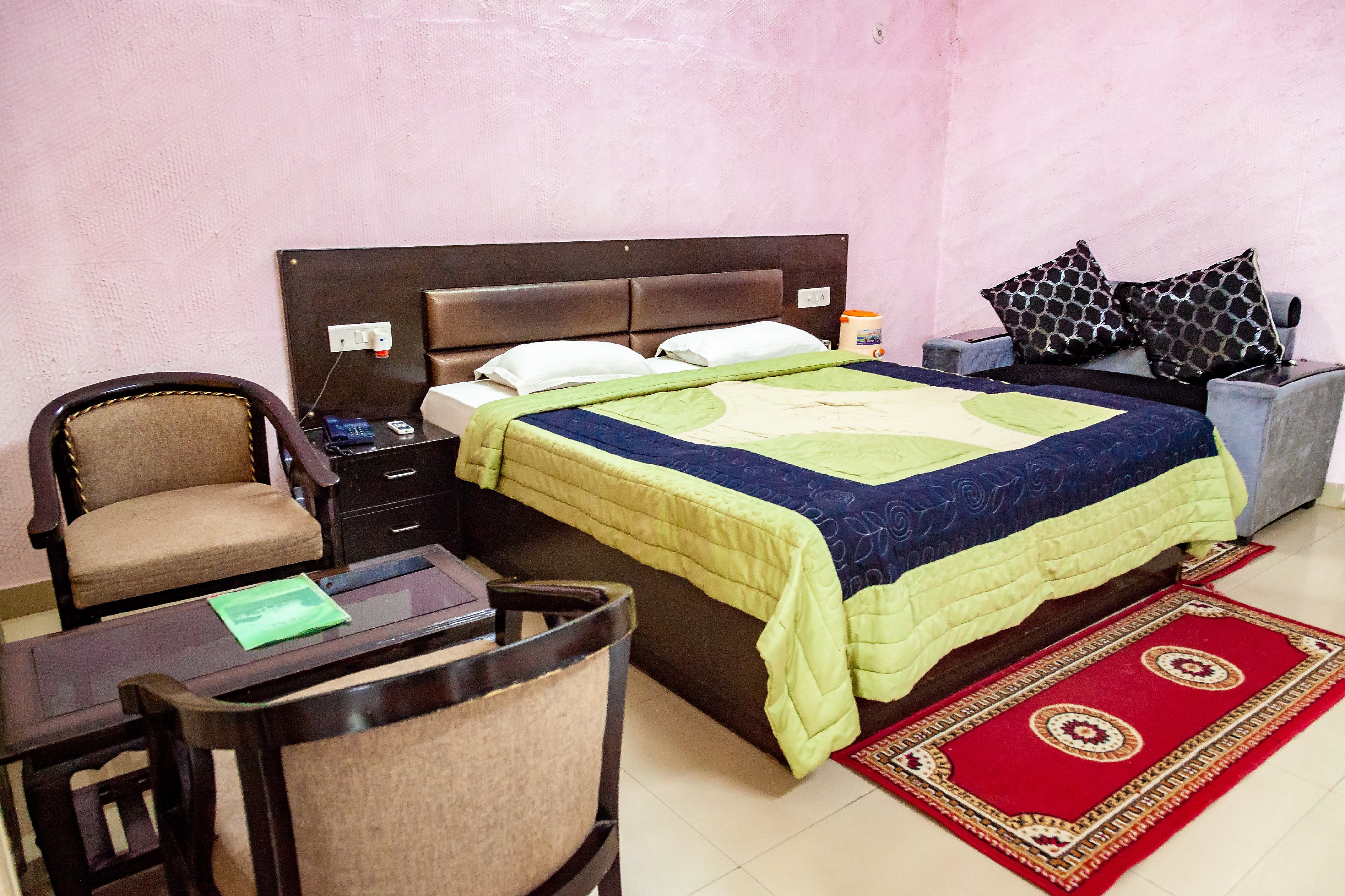 Rahi Tourist Bungalow Sarnath - Tap to explore photos