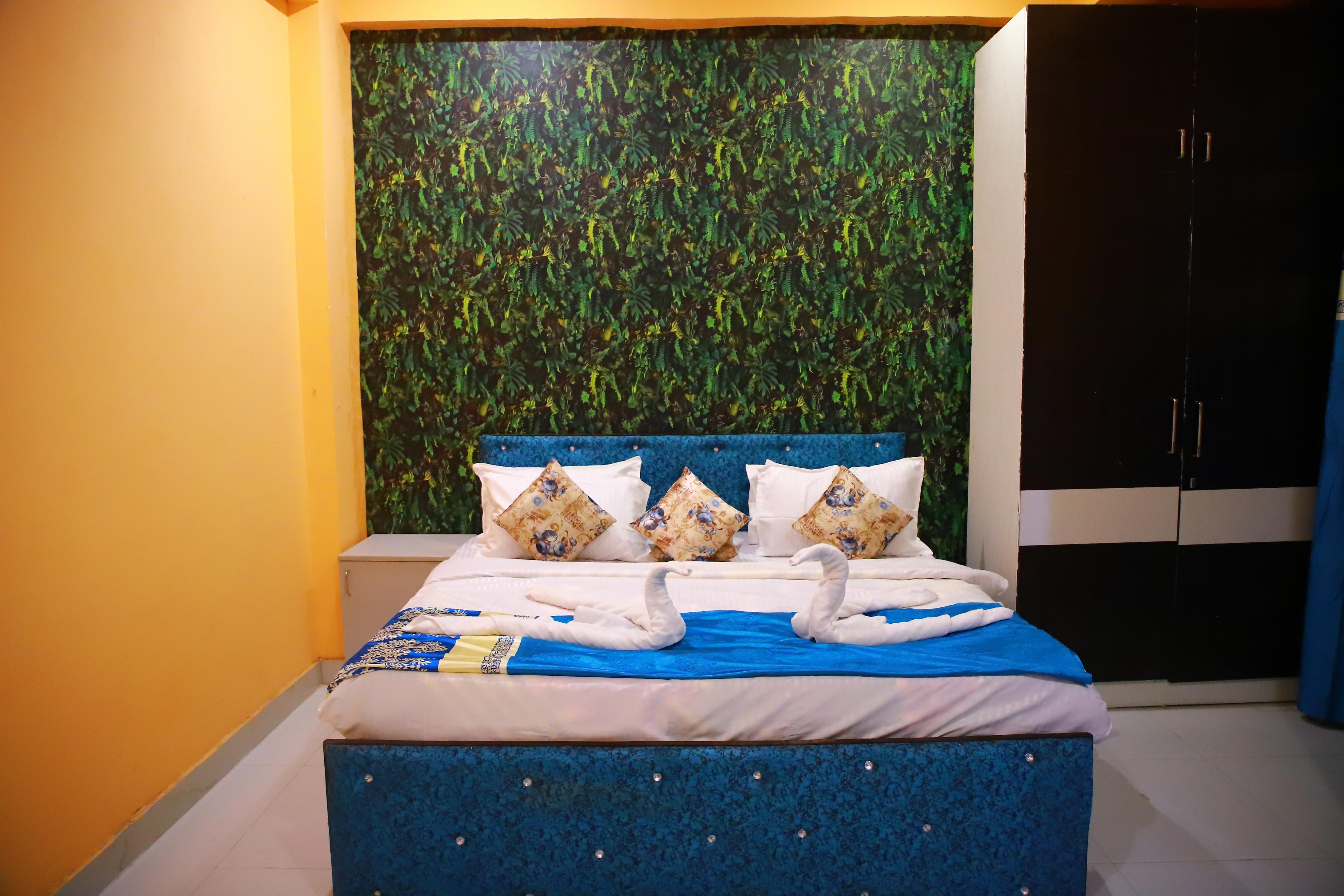 Knights Inn Premier En-Suite Service Apartment - Tap to explore photos