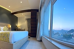 Hotel Daani Continental, Imphal
