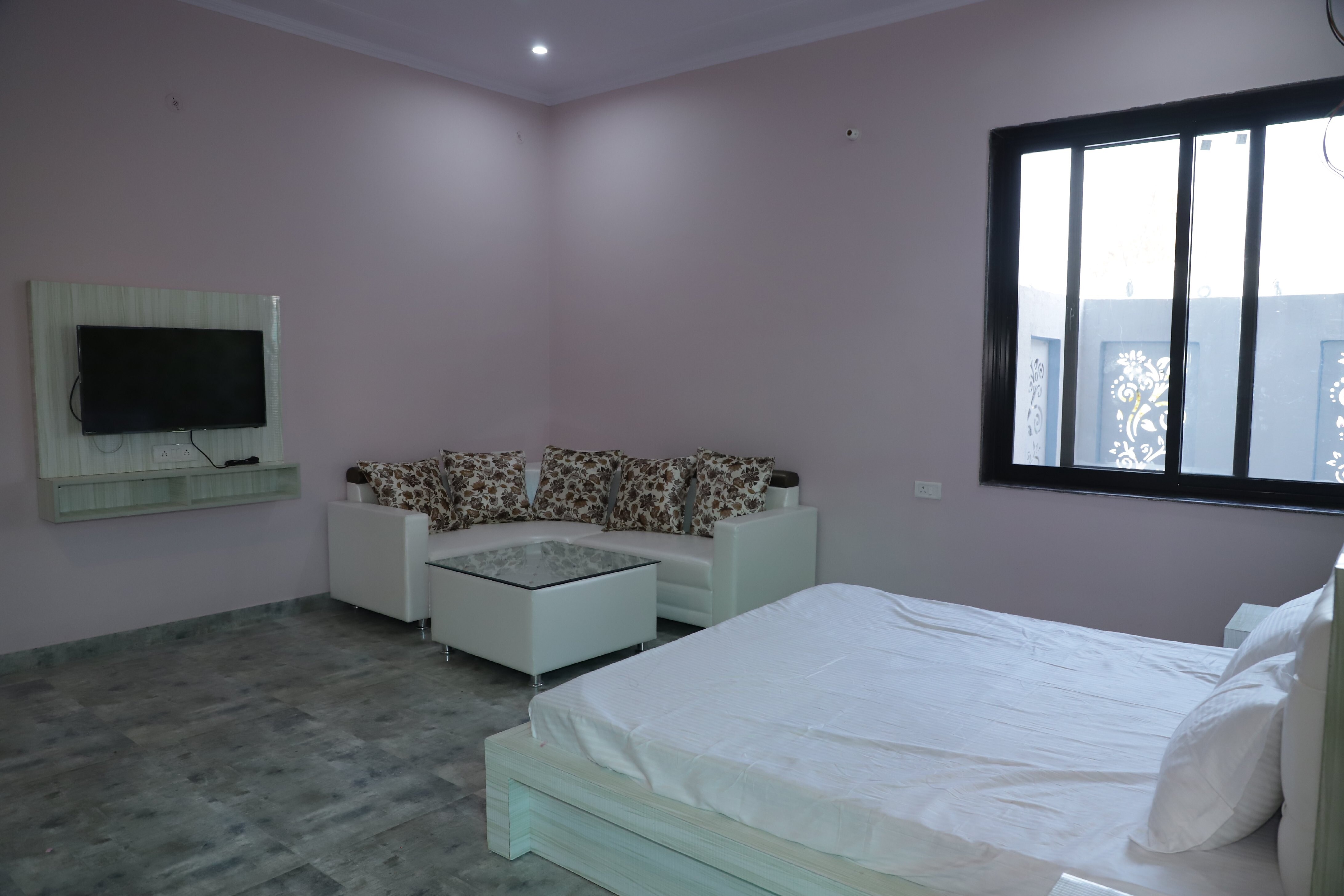Man Madhuvan A Holiday Home - Tap to explore photos
