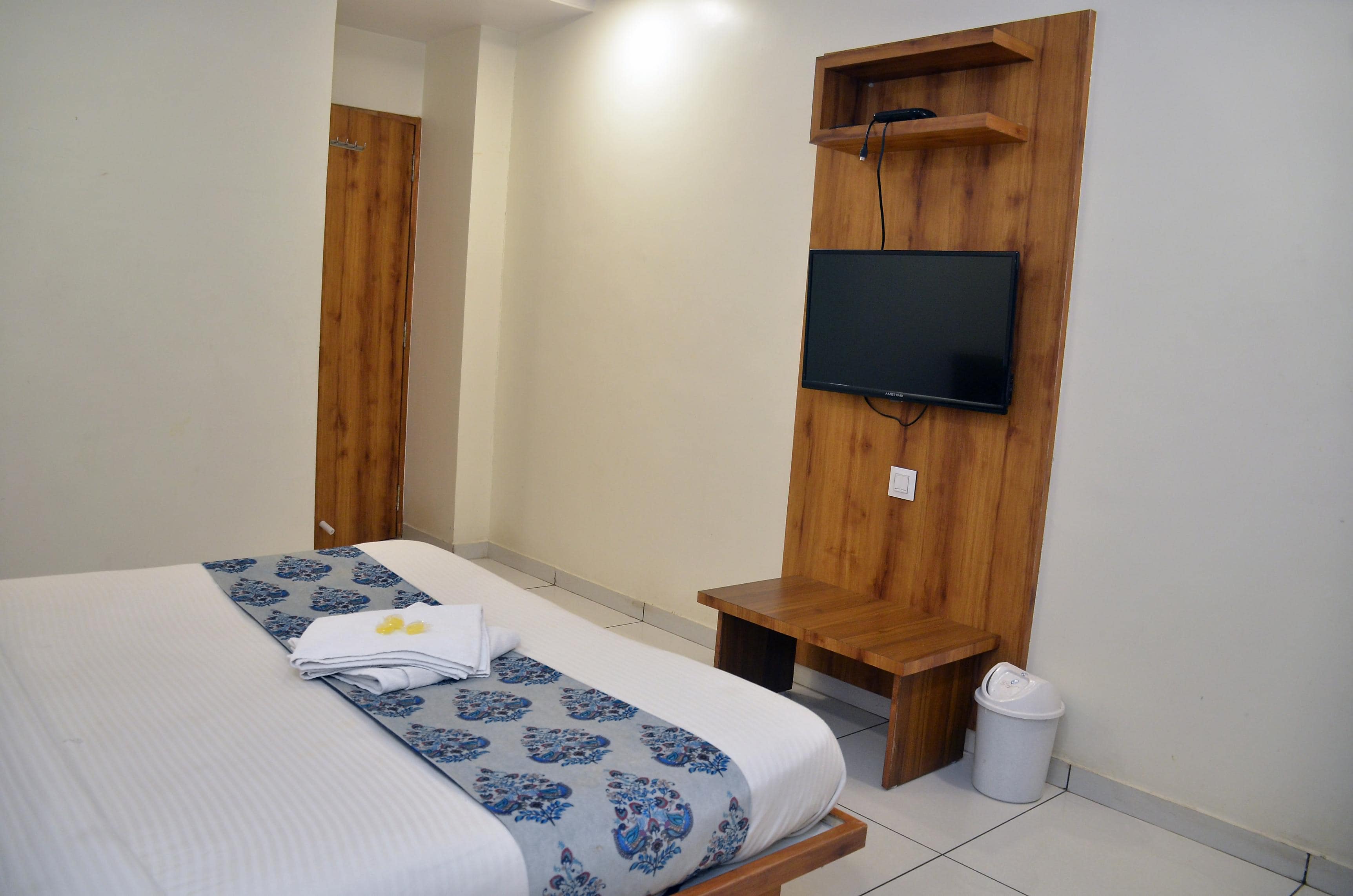 Hotel Neelkamal - Tap to explore photos