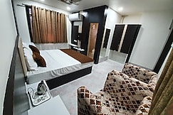 Pushpak Hotel, Tikamgarh