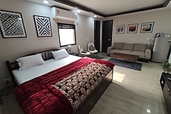 Rooftop Apartment Modern Room with Bathtub and Balcony, Delhi