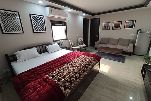 Rooftop Apartment Modern Room with Bathtub and Balcony