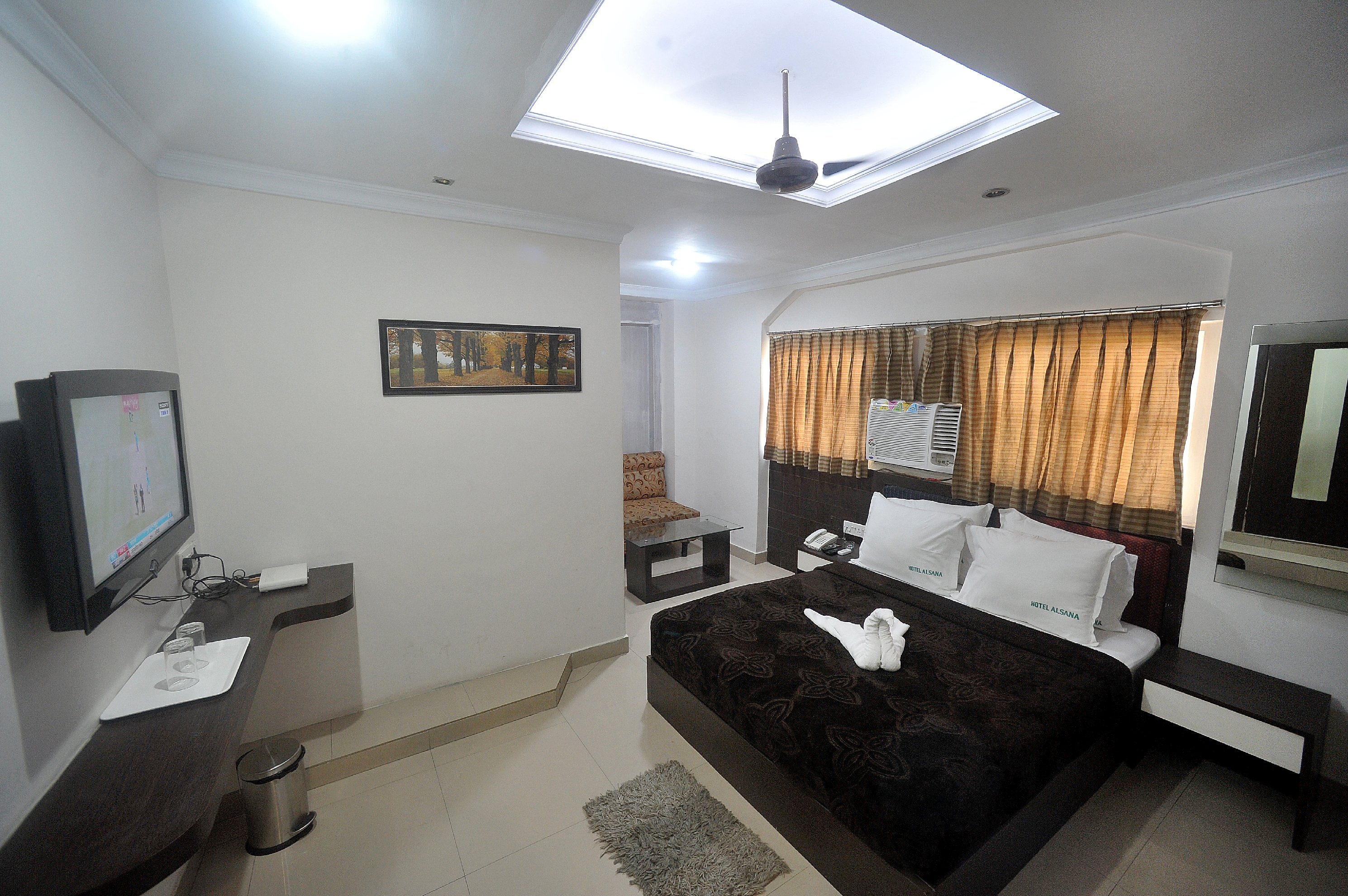 Hotel Raunak - Tap to explore photos
