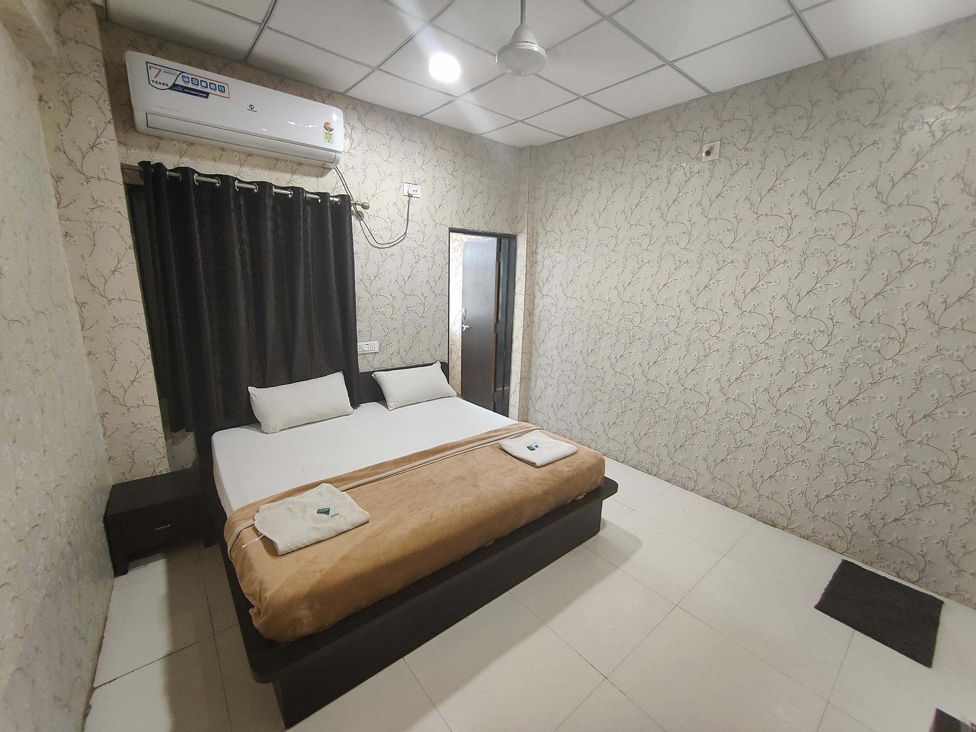 Hotel Vaibhav - Tap to explore photos