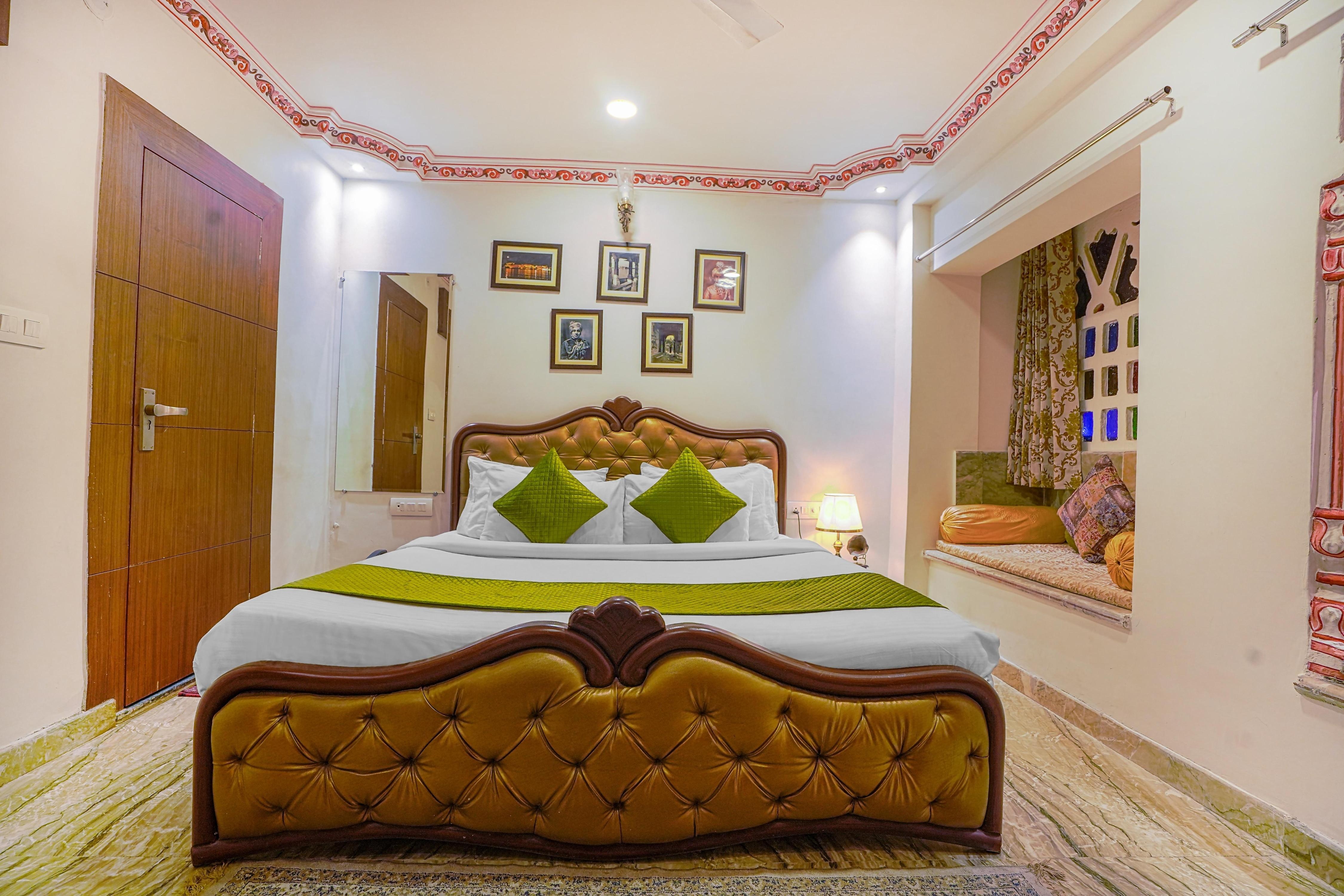 Royal Rafahiya - A Rooftop Lake View Hotel Near Lake Pichola - Tap to explore photos