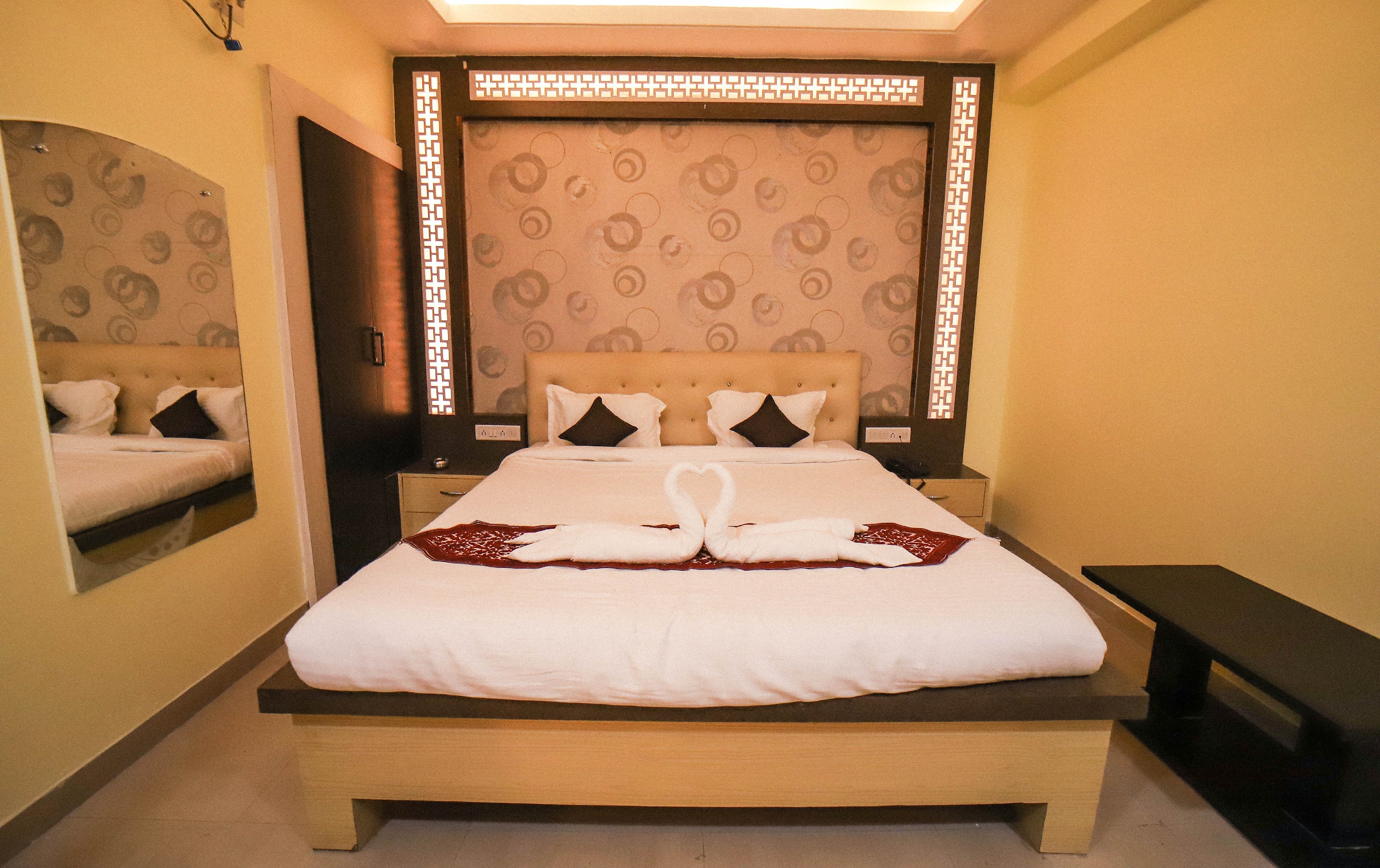Hotel Yuvraj Inn - Tap to explore photos