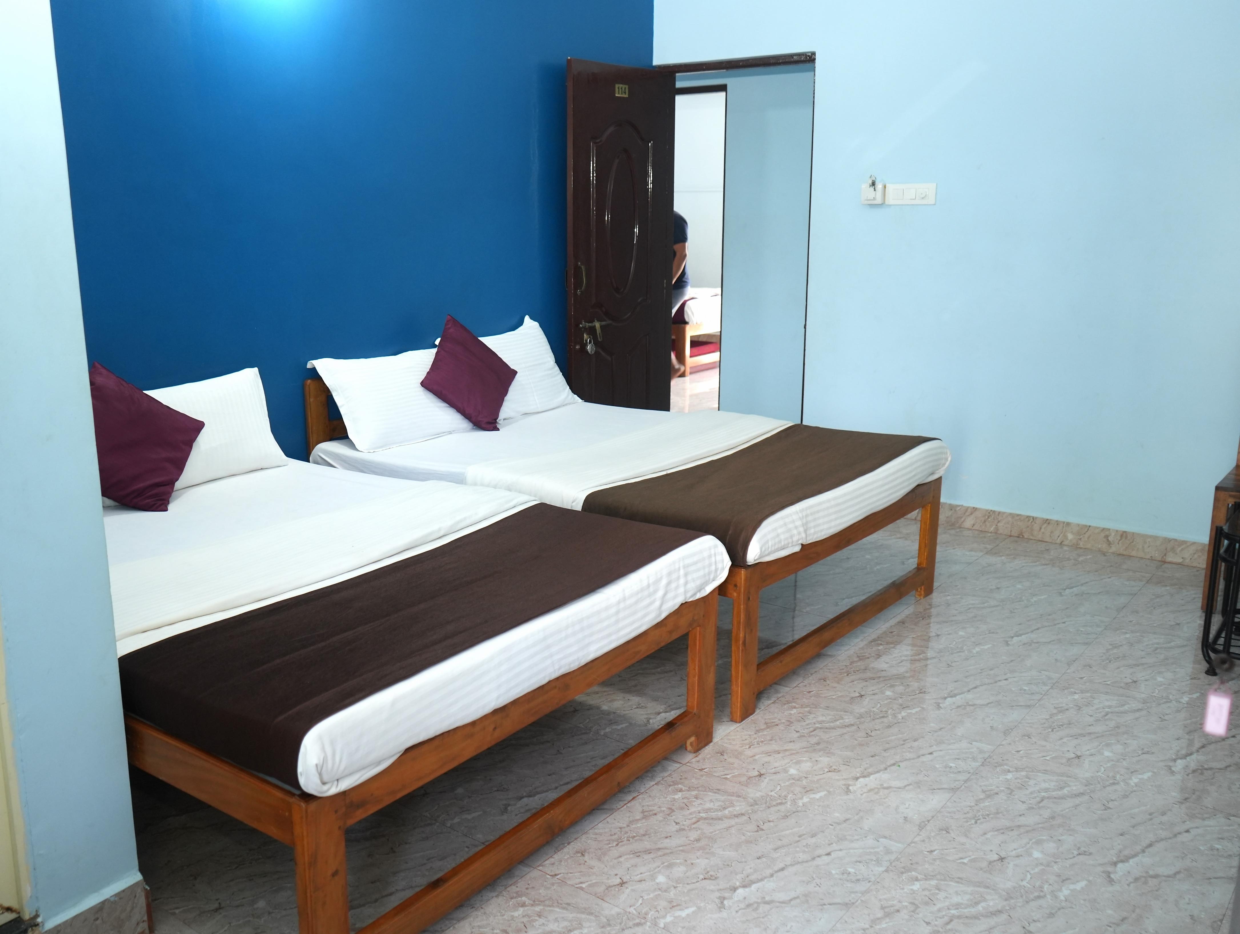 Shalini Rooms - Tap to explore photos