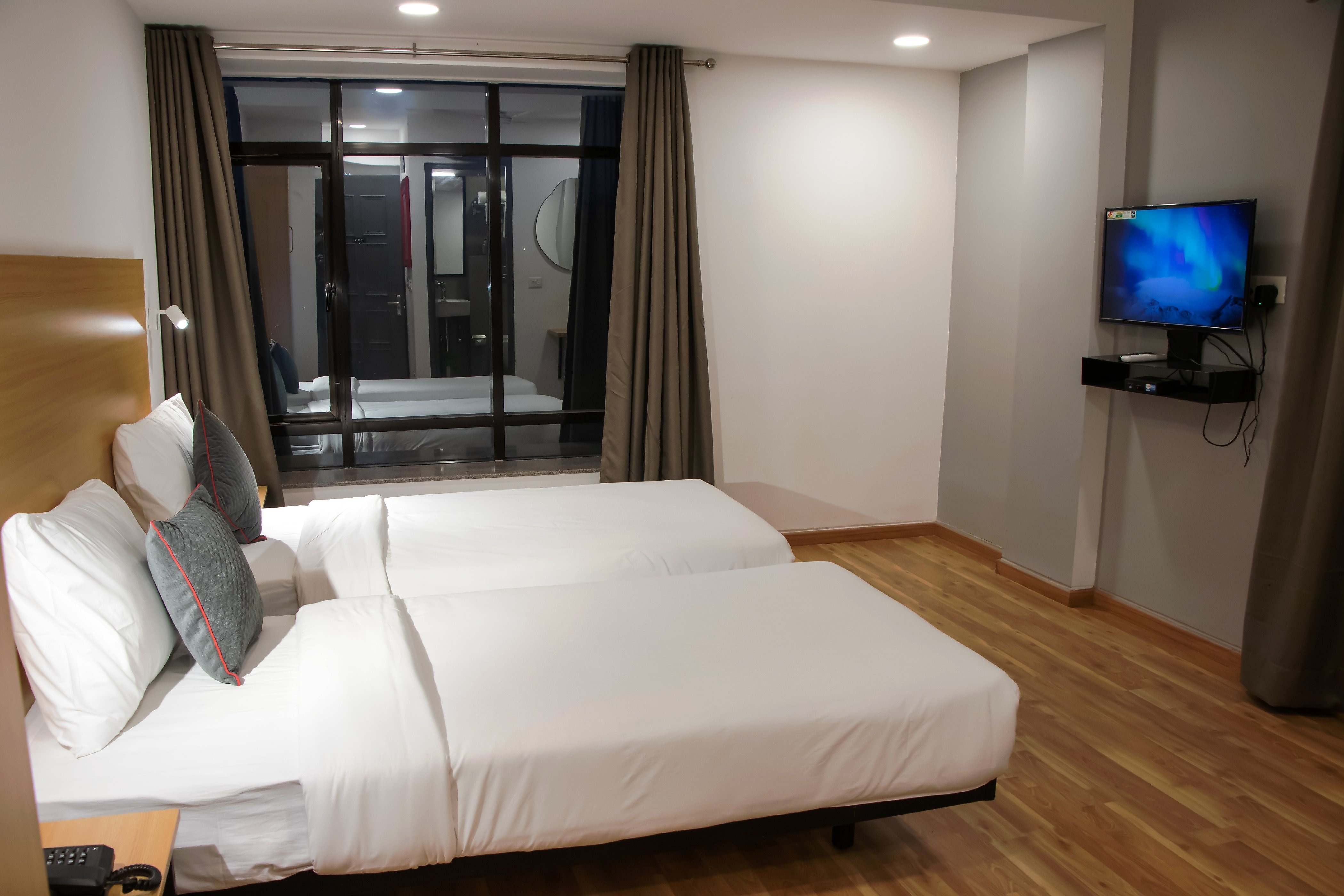 GREY OAK HOTEL 2