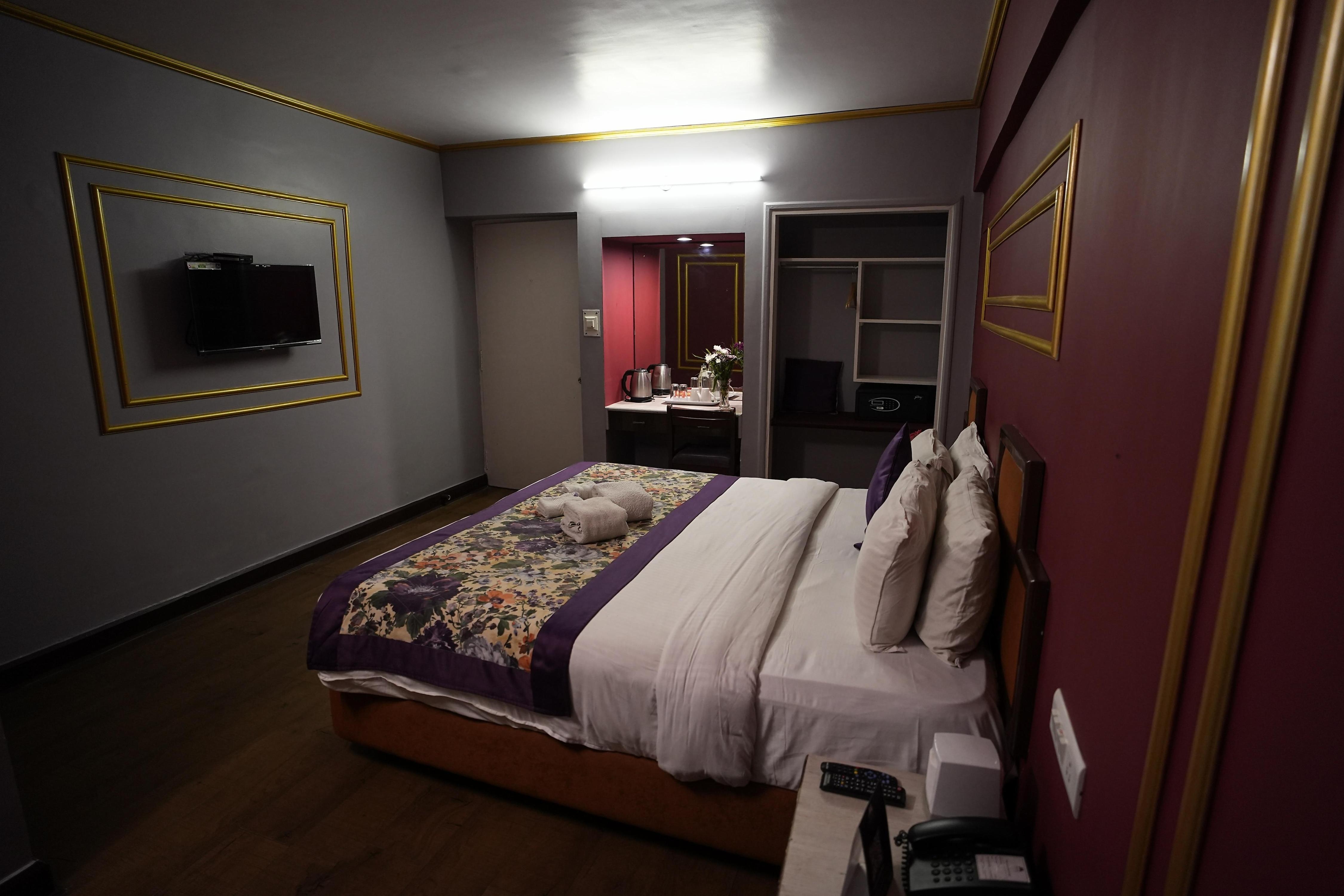 Mount Conifer Suites & Spa (Inhouse Nightclub and Bar) - Tap to explore photos