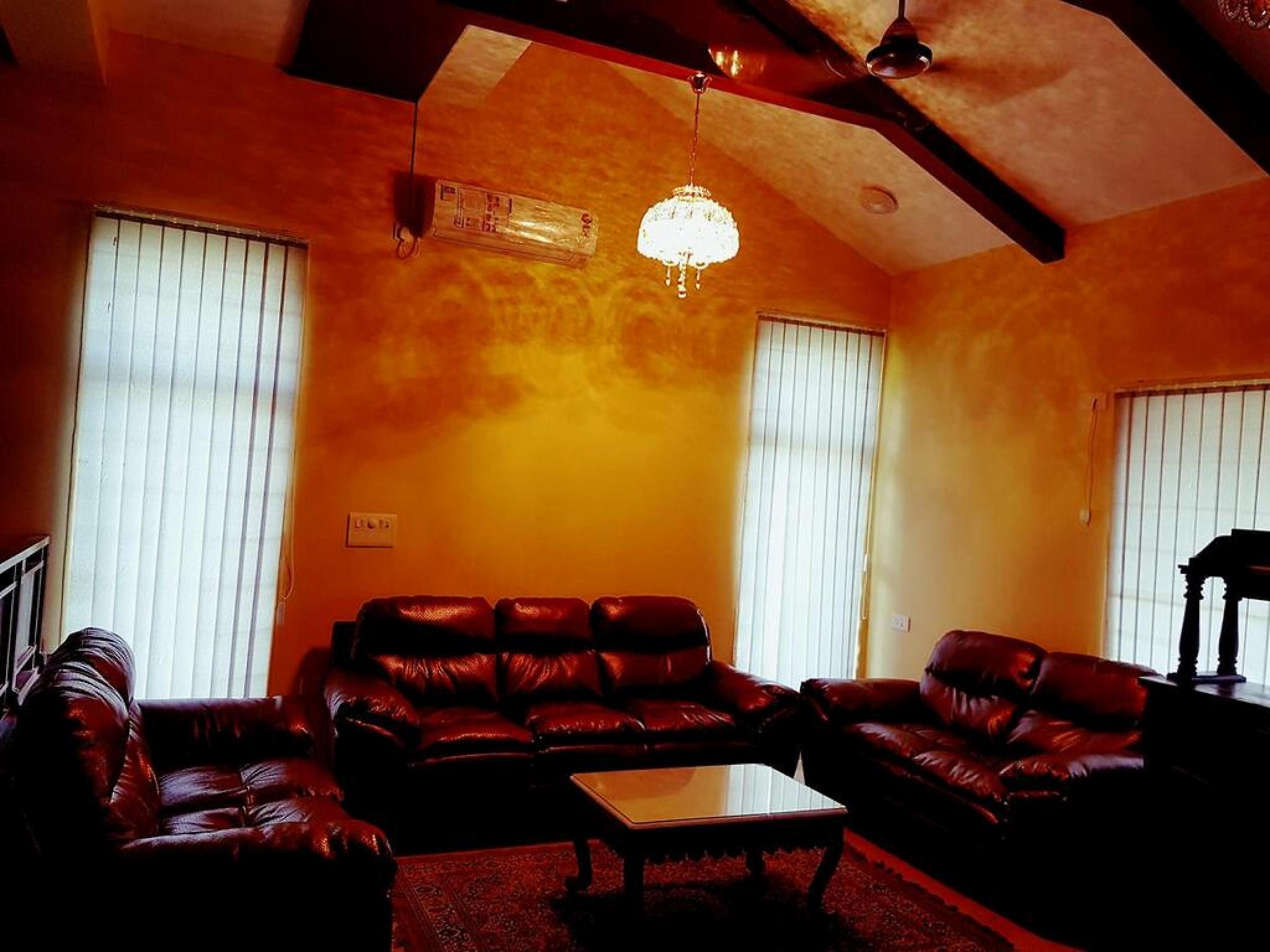 Lavasa Luxurious Bungalow - Tap to explore photos