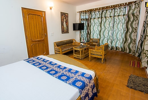 LivingStone 2BHK Cozy Homestay in Kasauli Hills