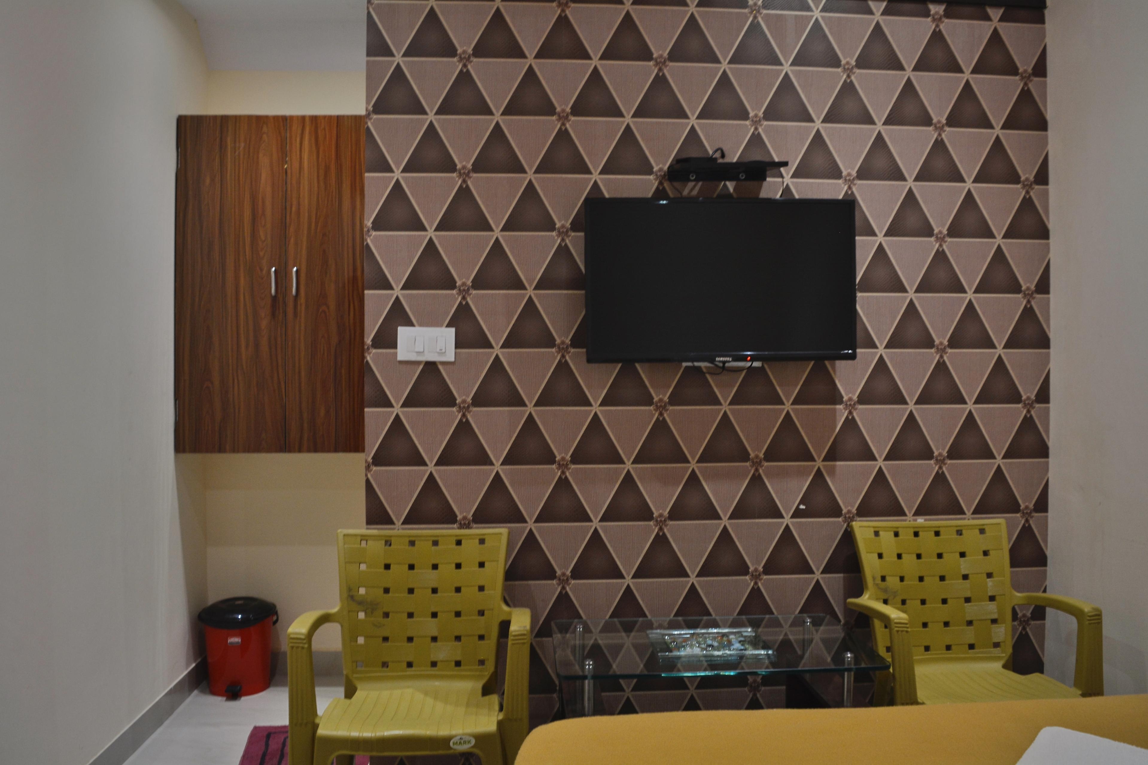Hotel New Aadya International - Tap to explore photos