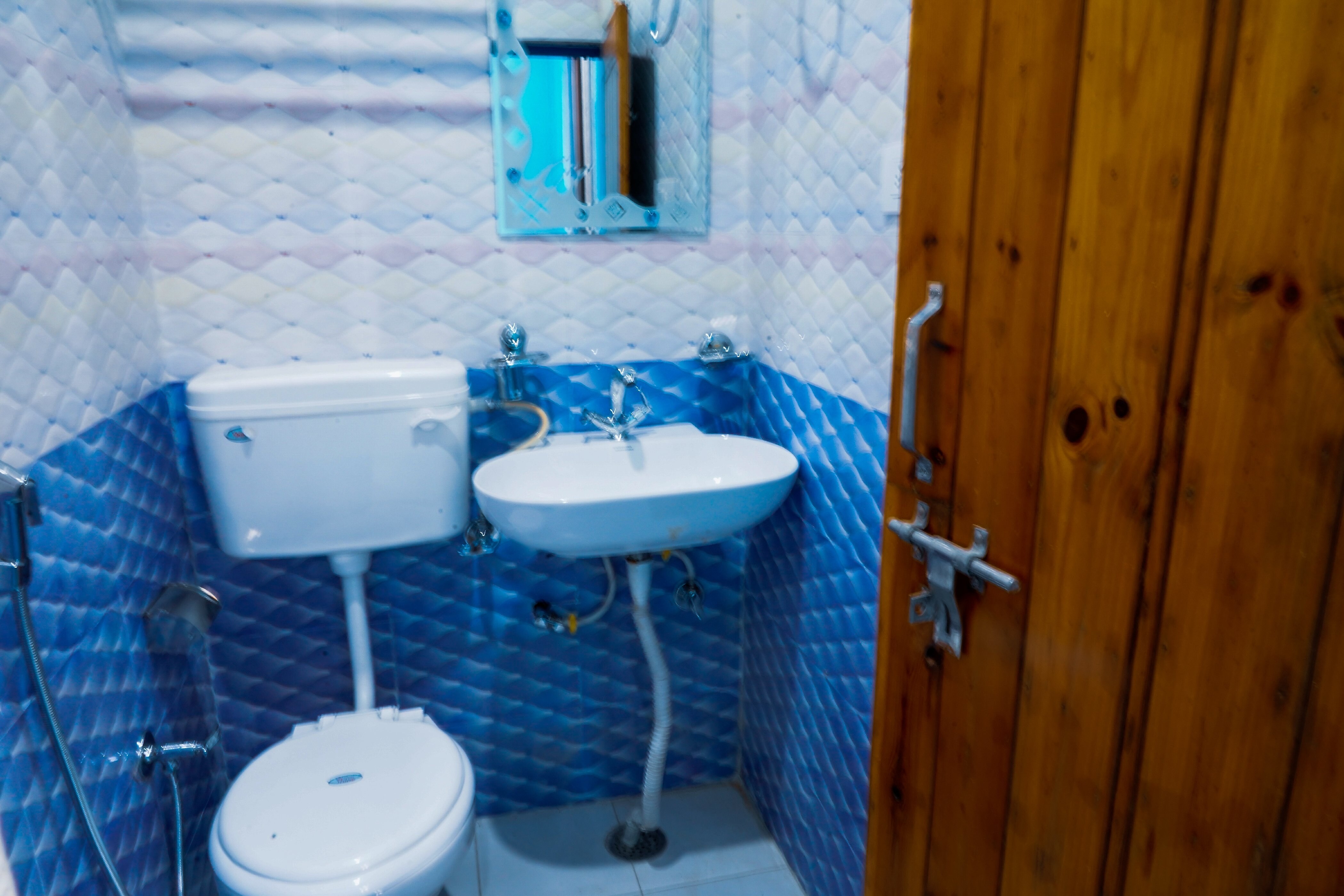 THE BACKPACKERS HOMESTAY - Tap to explore photos
