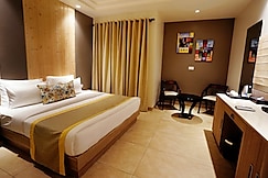 Five Elements Hotels Maplewood Premier - 3Kms from Railway Station, Haldwani, Haldwani