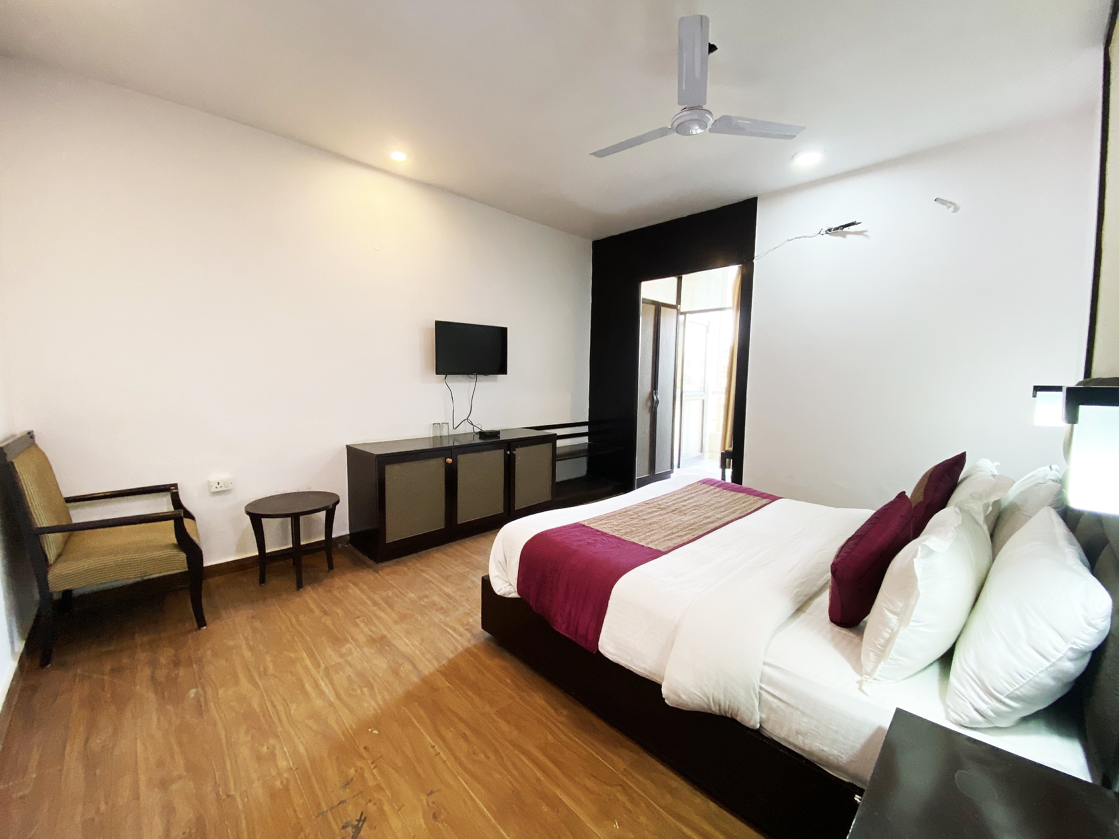 Hotel Admire Inn - Atta Market Noida Sector 18 - Tap to explore photos