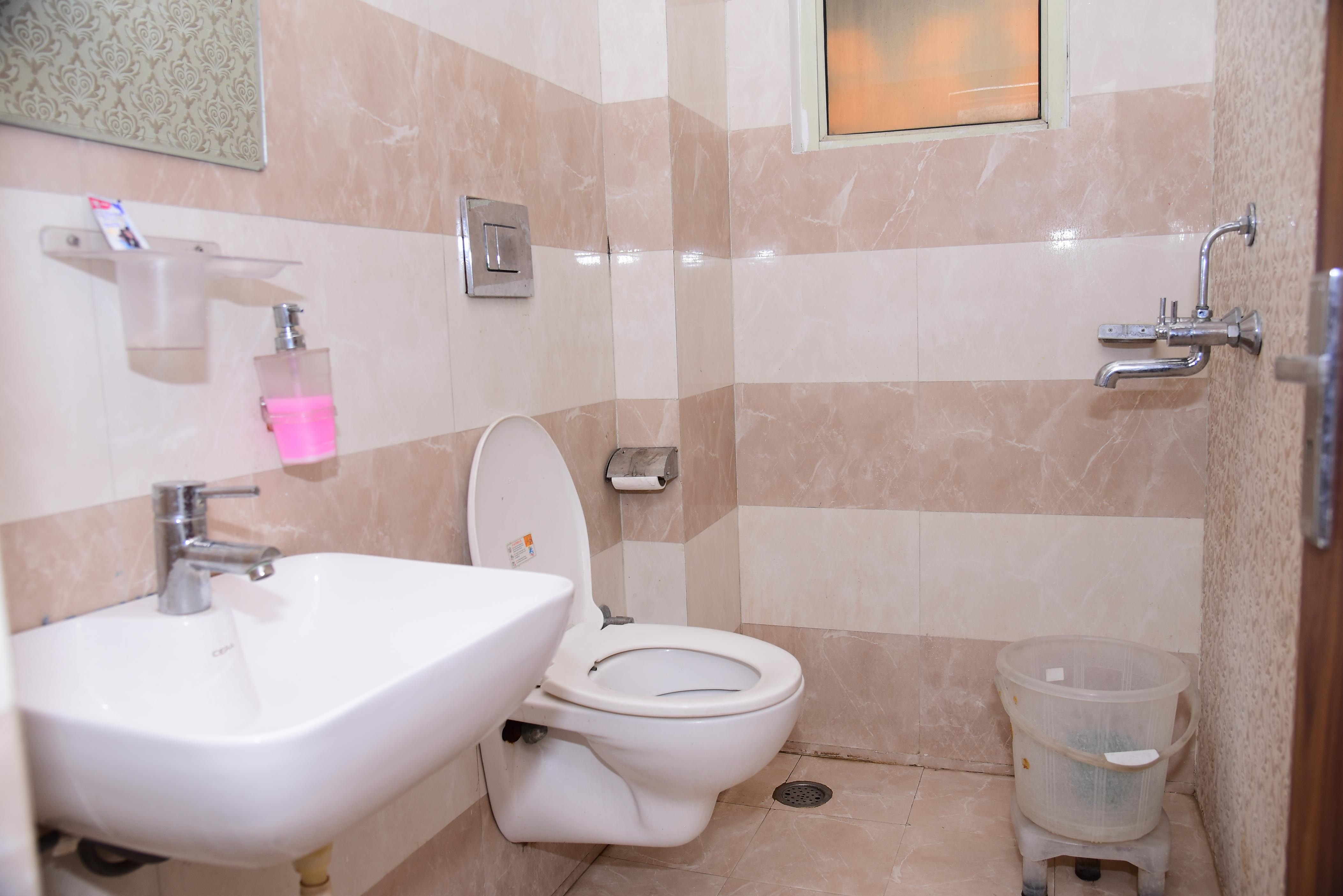 Tricity Hotel Premia - Tap to explore photos