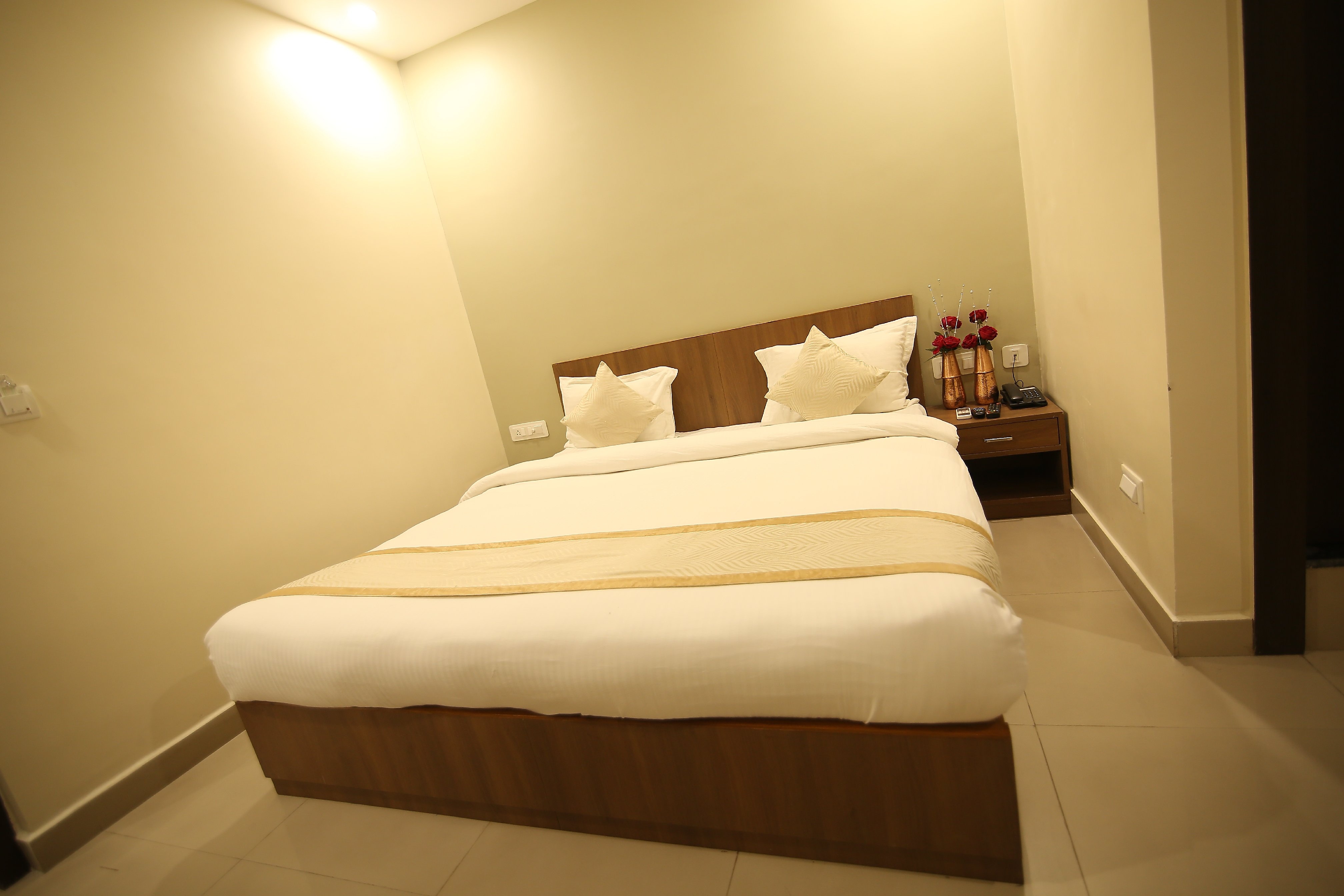 SAROVAR HILLS - HOTEL AND RESORT - Tap to explore photos