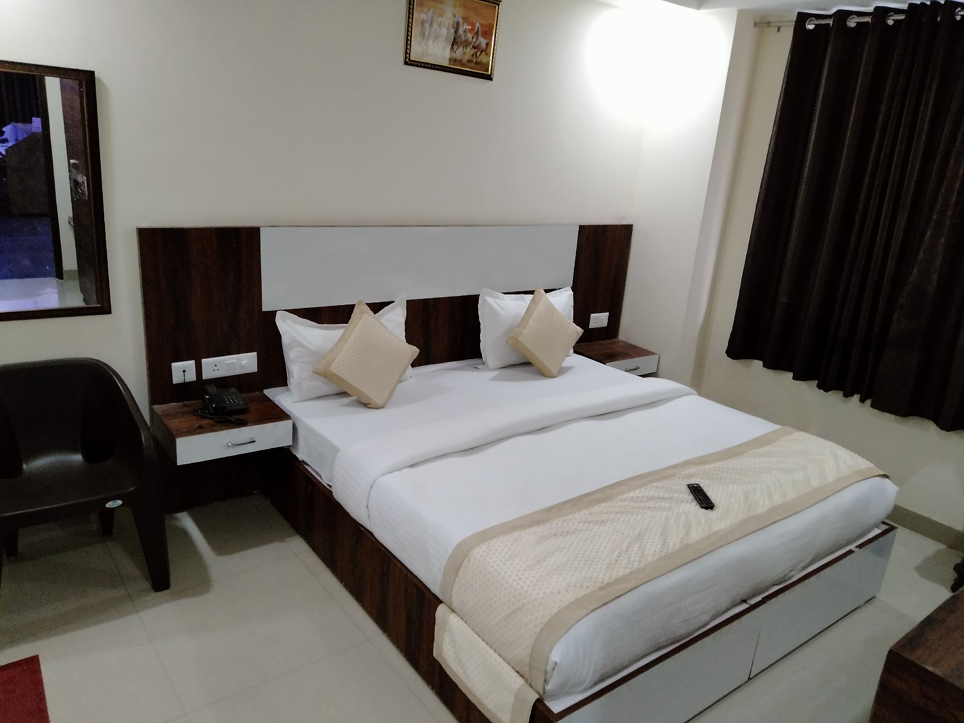 Hotel Aerosuite Homes - Tap to explore photos