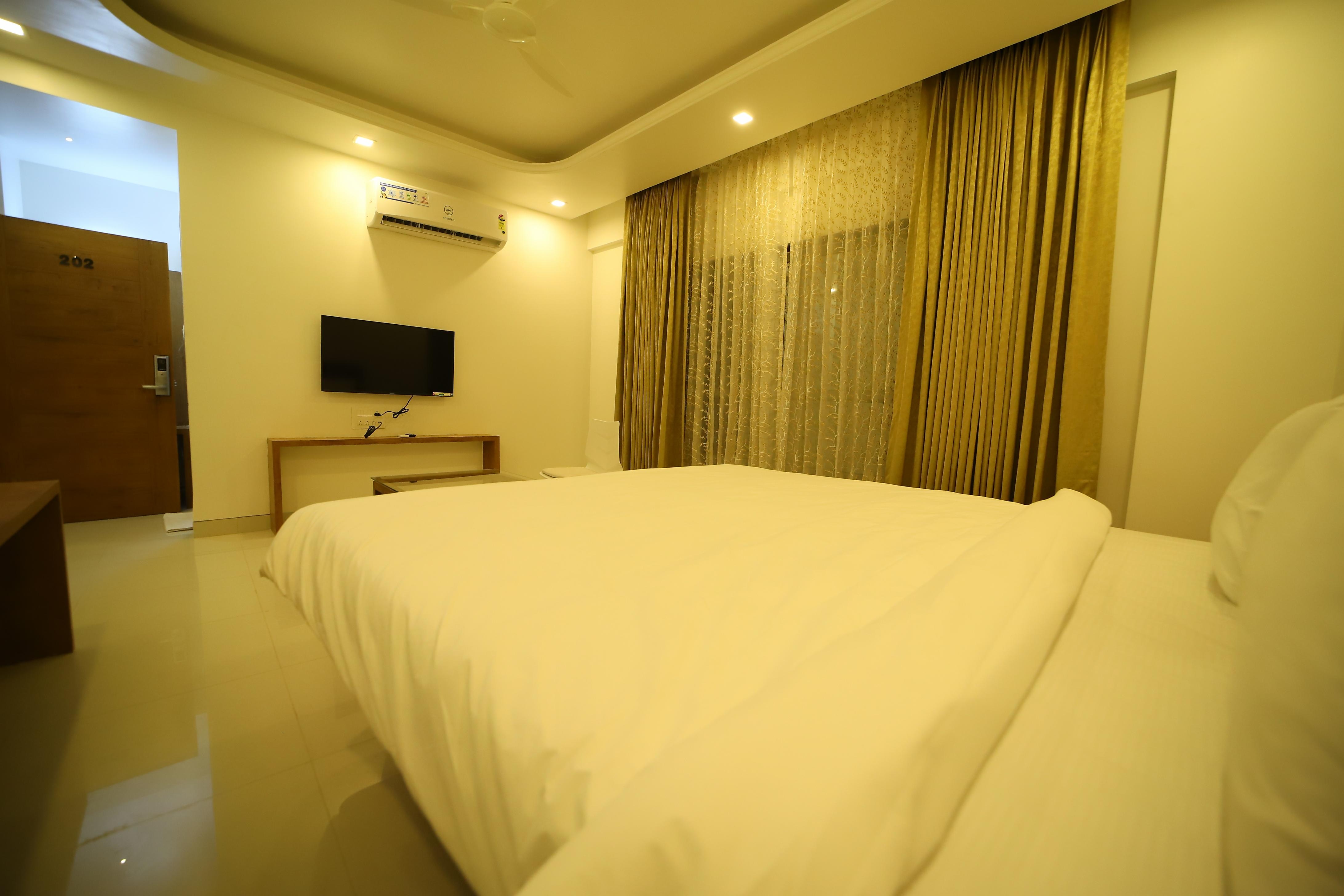 Hotel The orange flag (Renuka hotel And Events) - Tap to explore photos