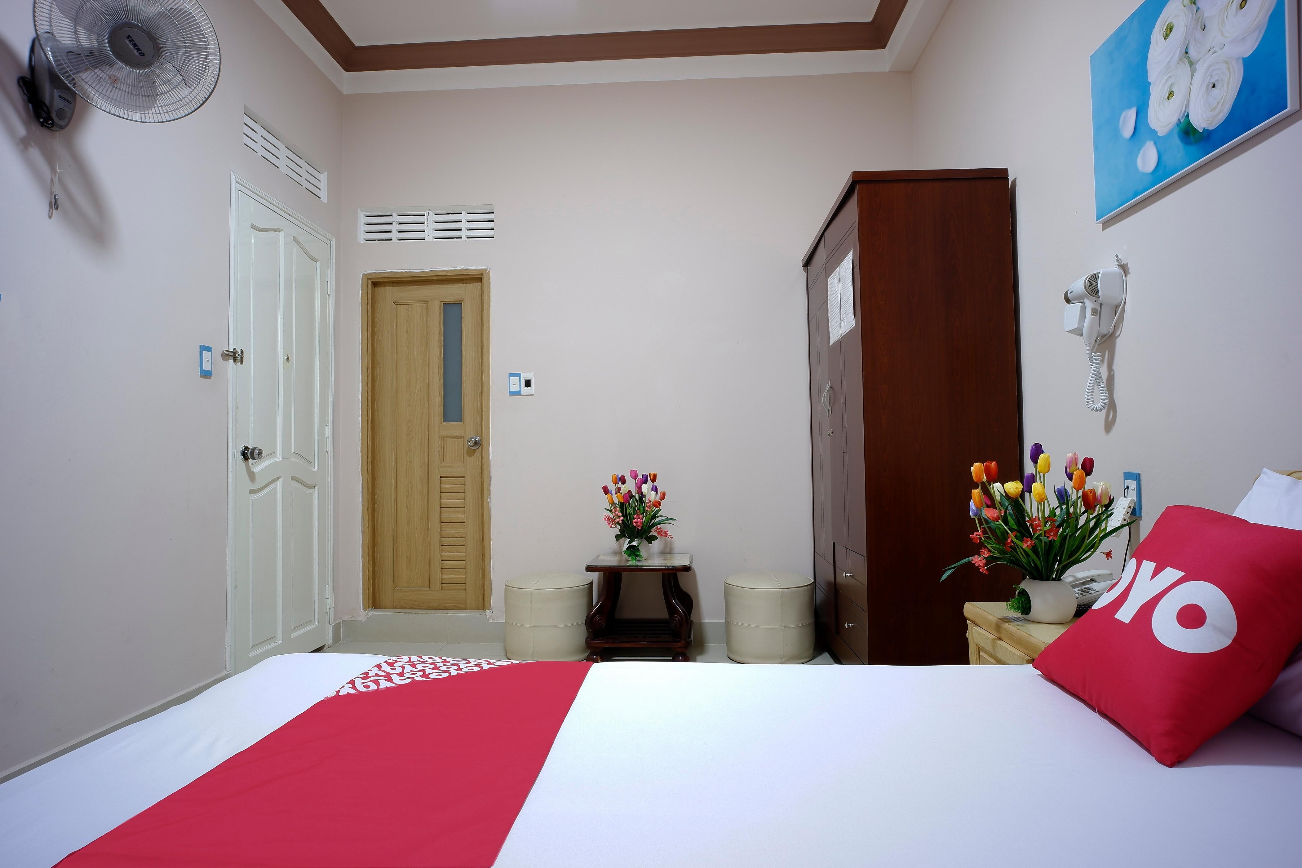 OYO 987 Thanh Thanh Nhan Hotel - Tap to explore photos