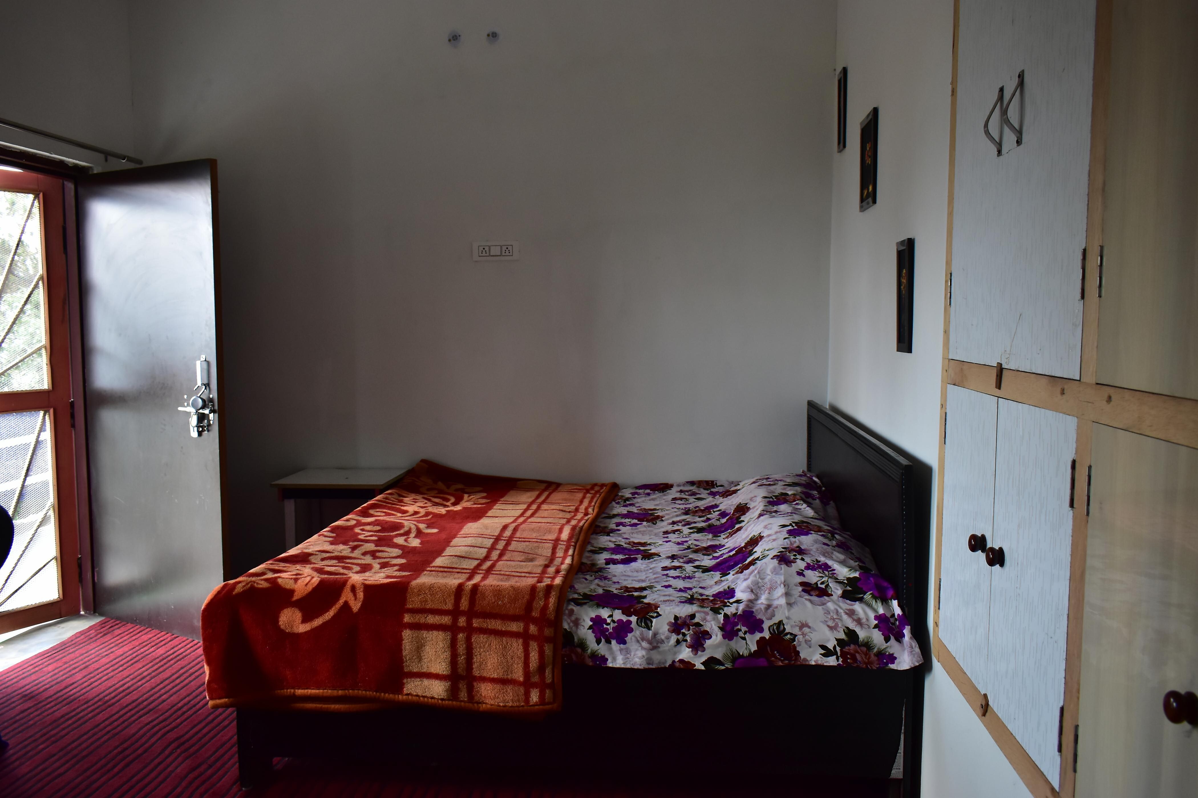 Evergreen Home Stay - Tap to explore photos