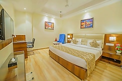 Hotel Hira Inn@10mins From Railway & Bus Station, Prayagraj