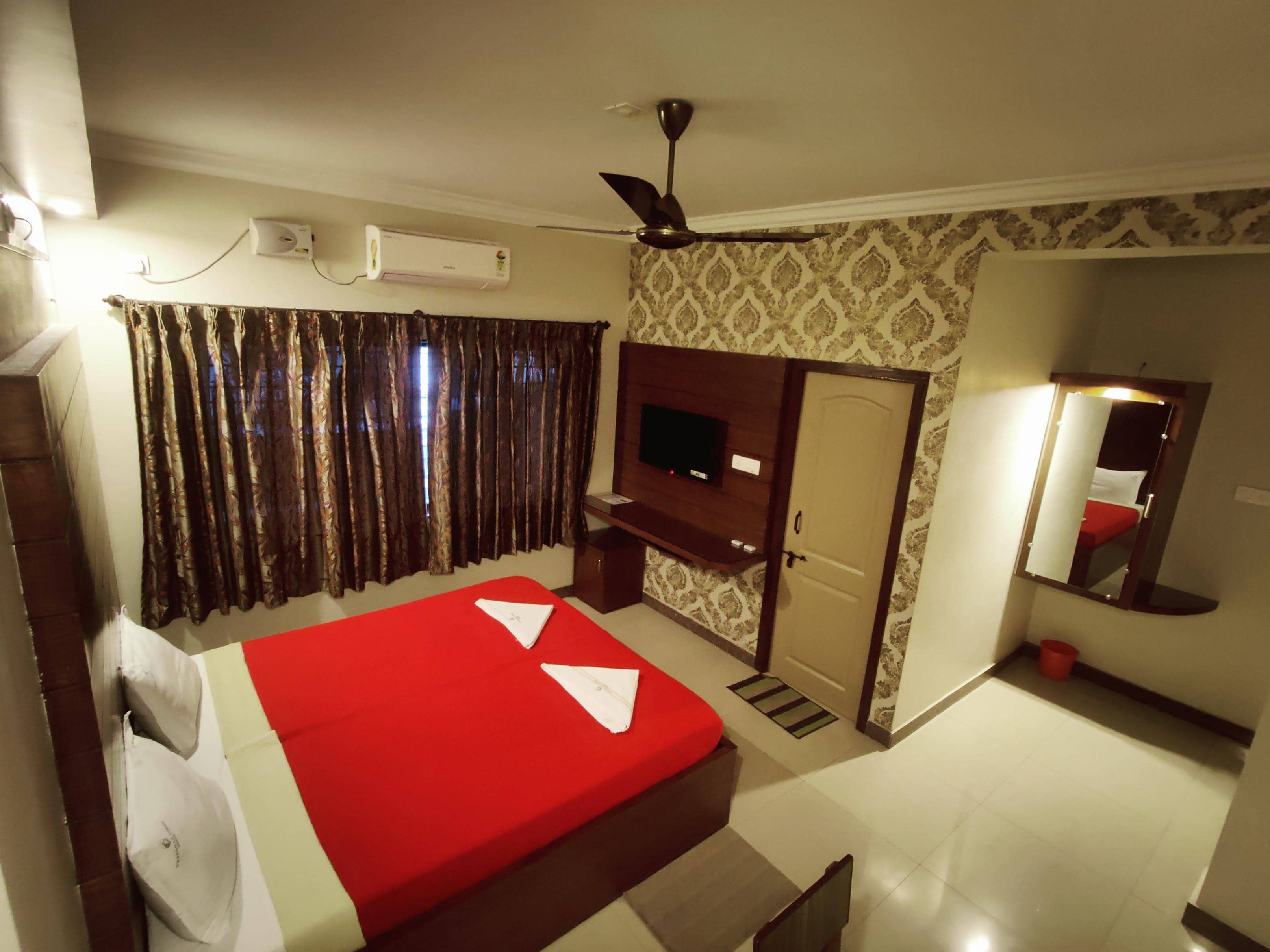 Vyavahar Lodge - Tap to explore photos