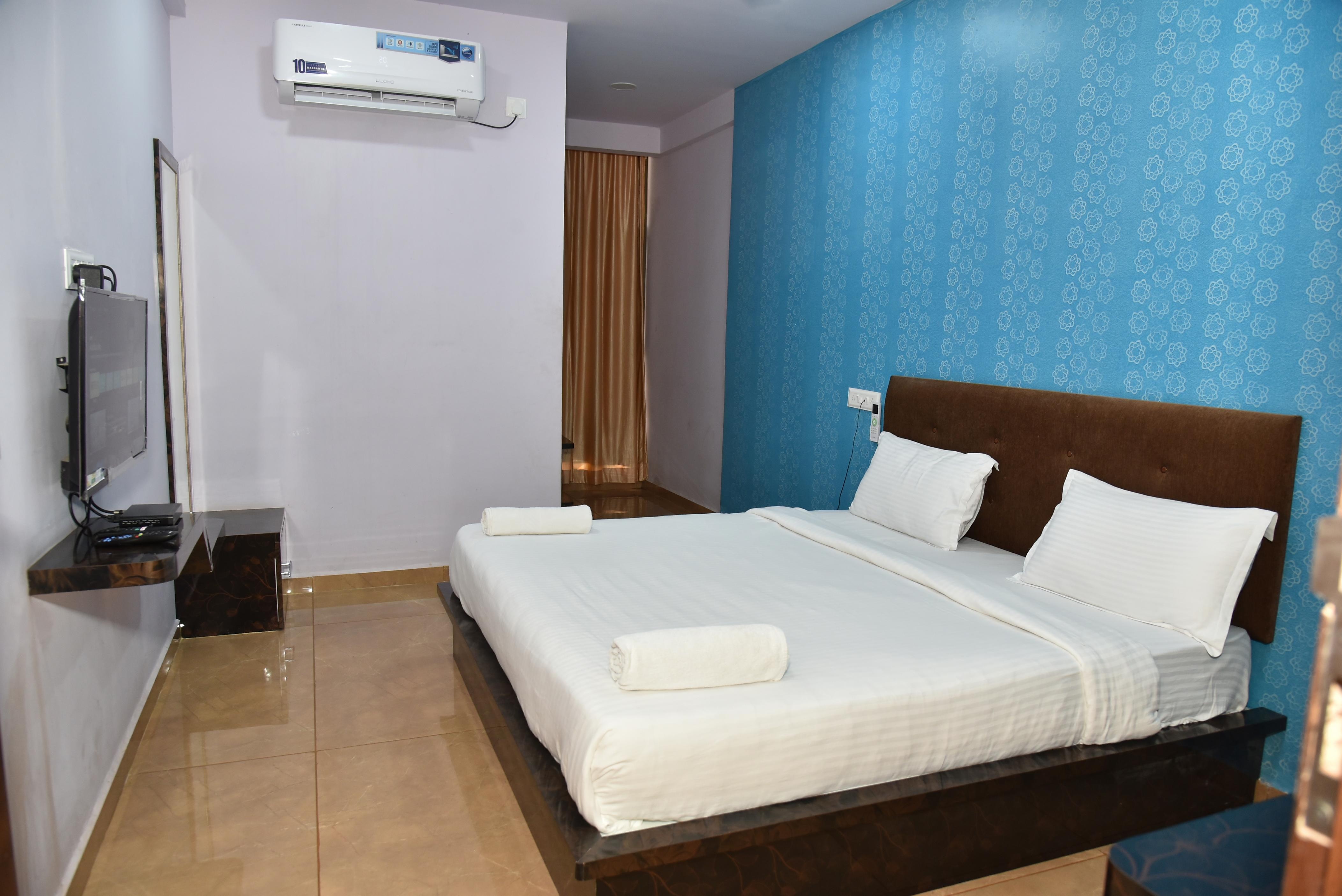 Jay Bhole Hotel And Rooms - Tap to explore photos