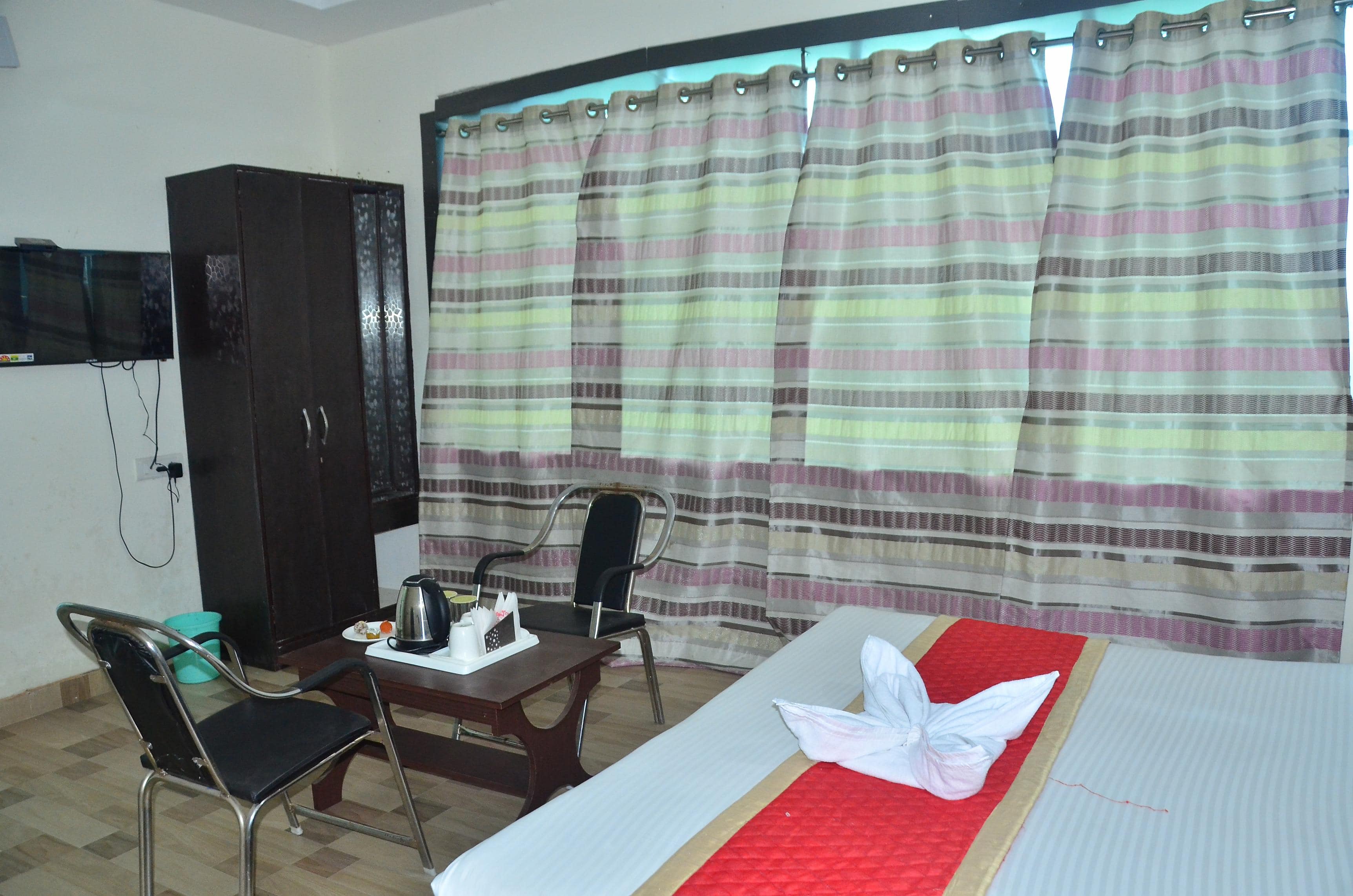Hotel Gomti Inn Akbarpur - Tap to explore photos