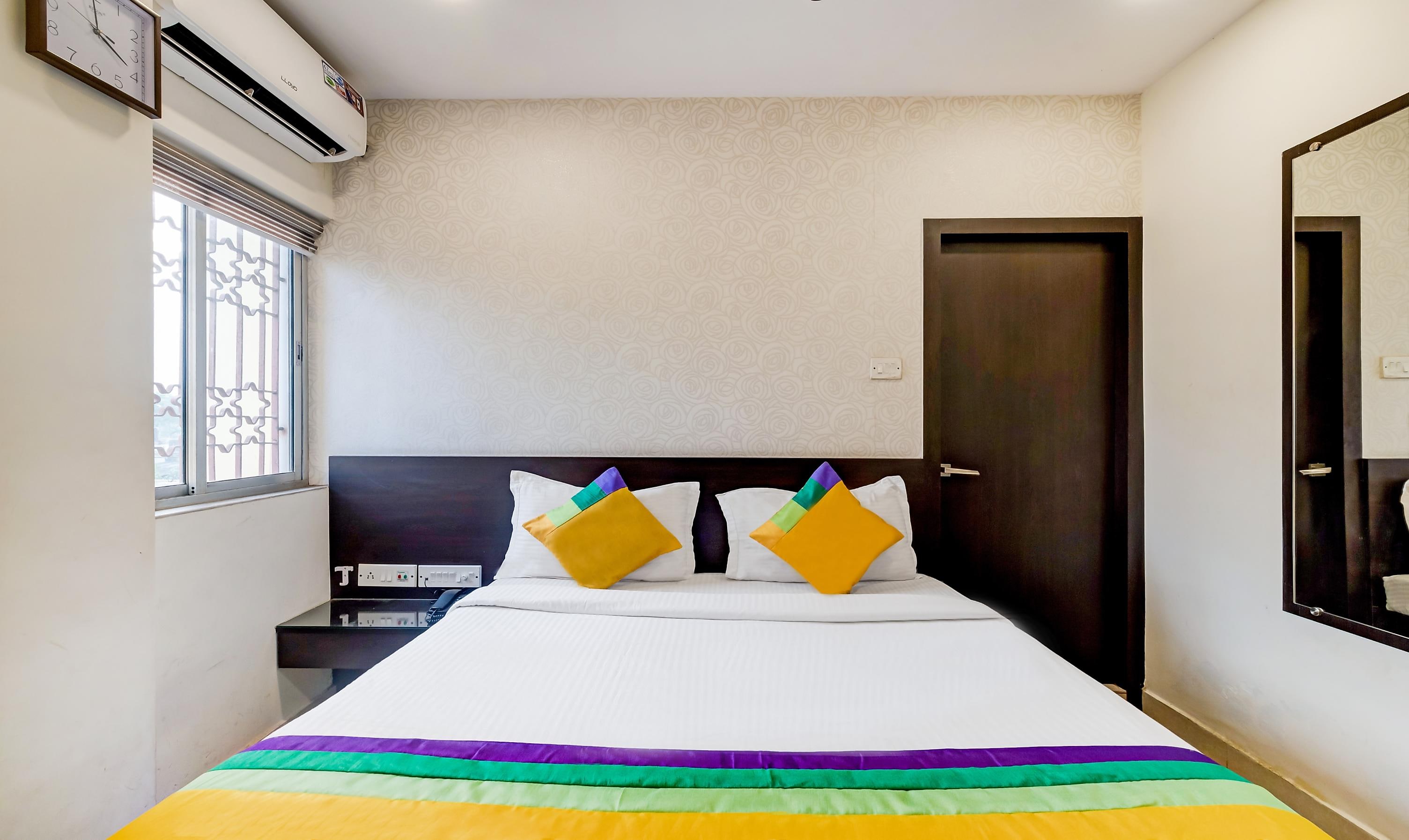 Itsy Hotels Neeranand Plaza - Tap to explore photos