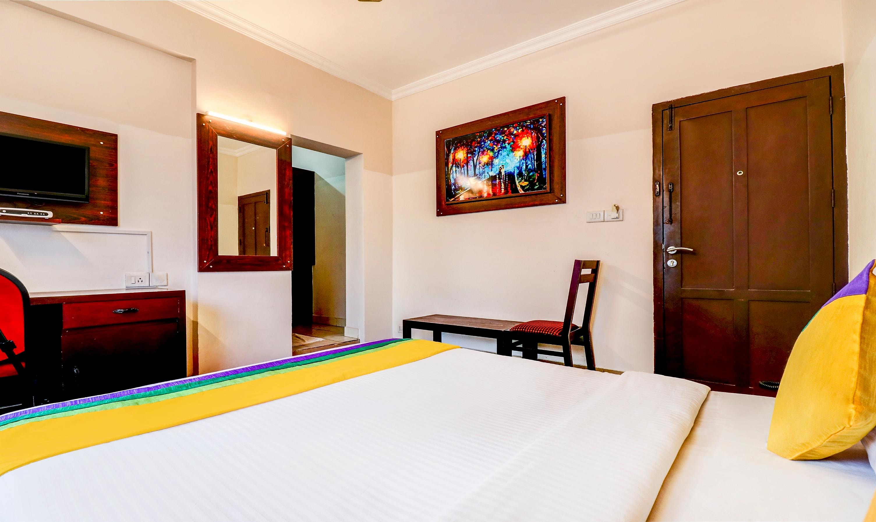 Itsy Hotels Ammu Regency - Tap to explore photos